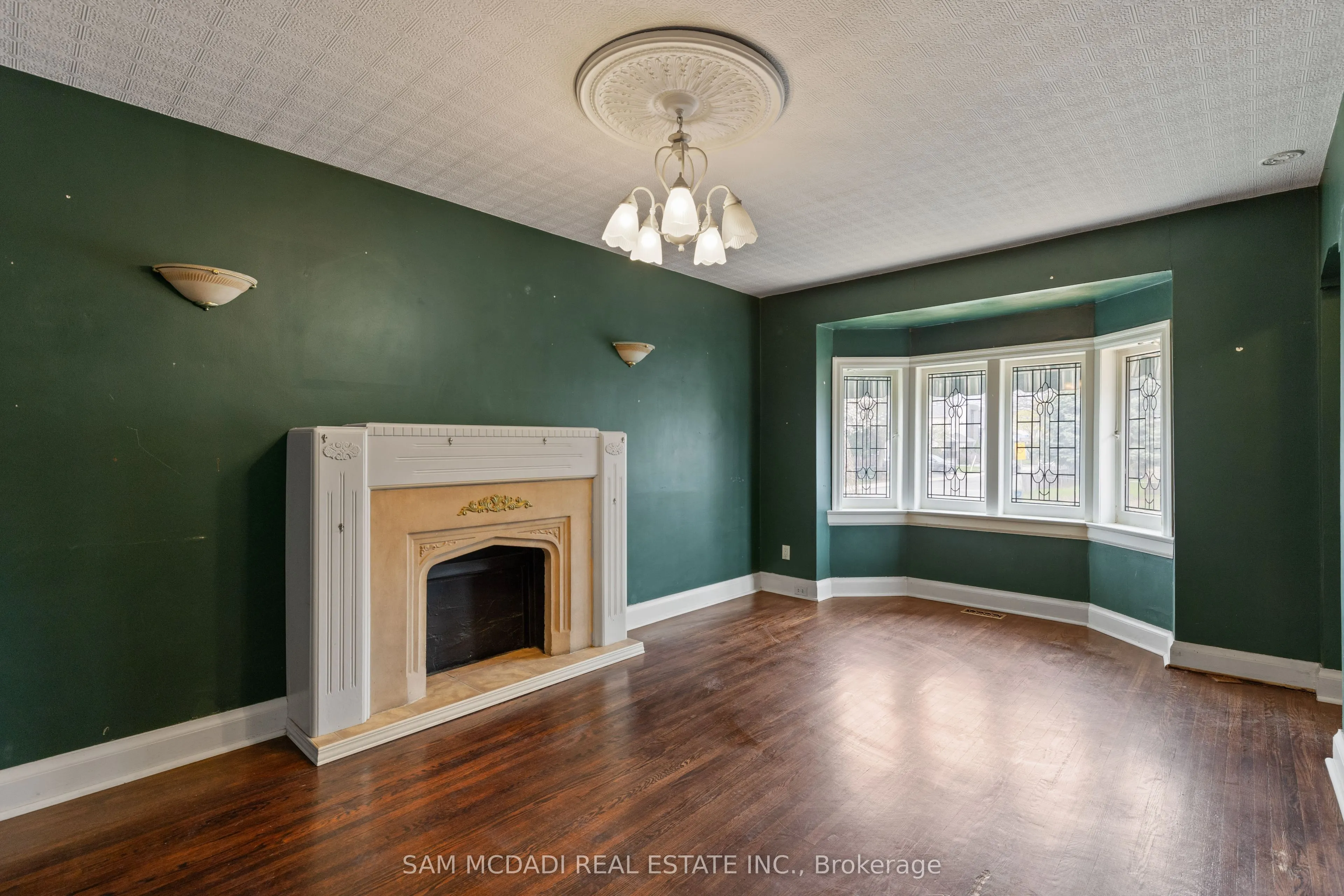 319 Cosburn Avenue