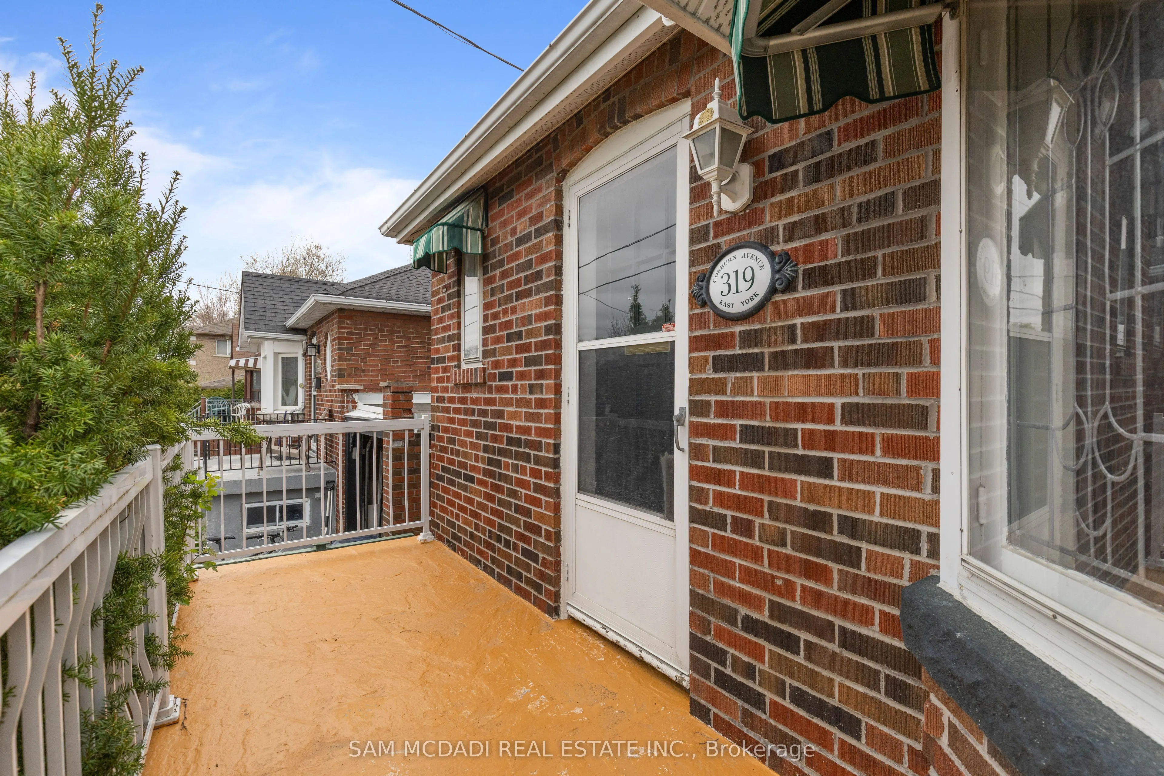 319 Cosburn Avenue