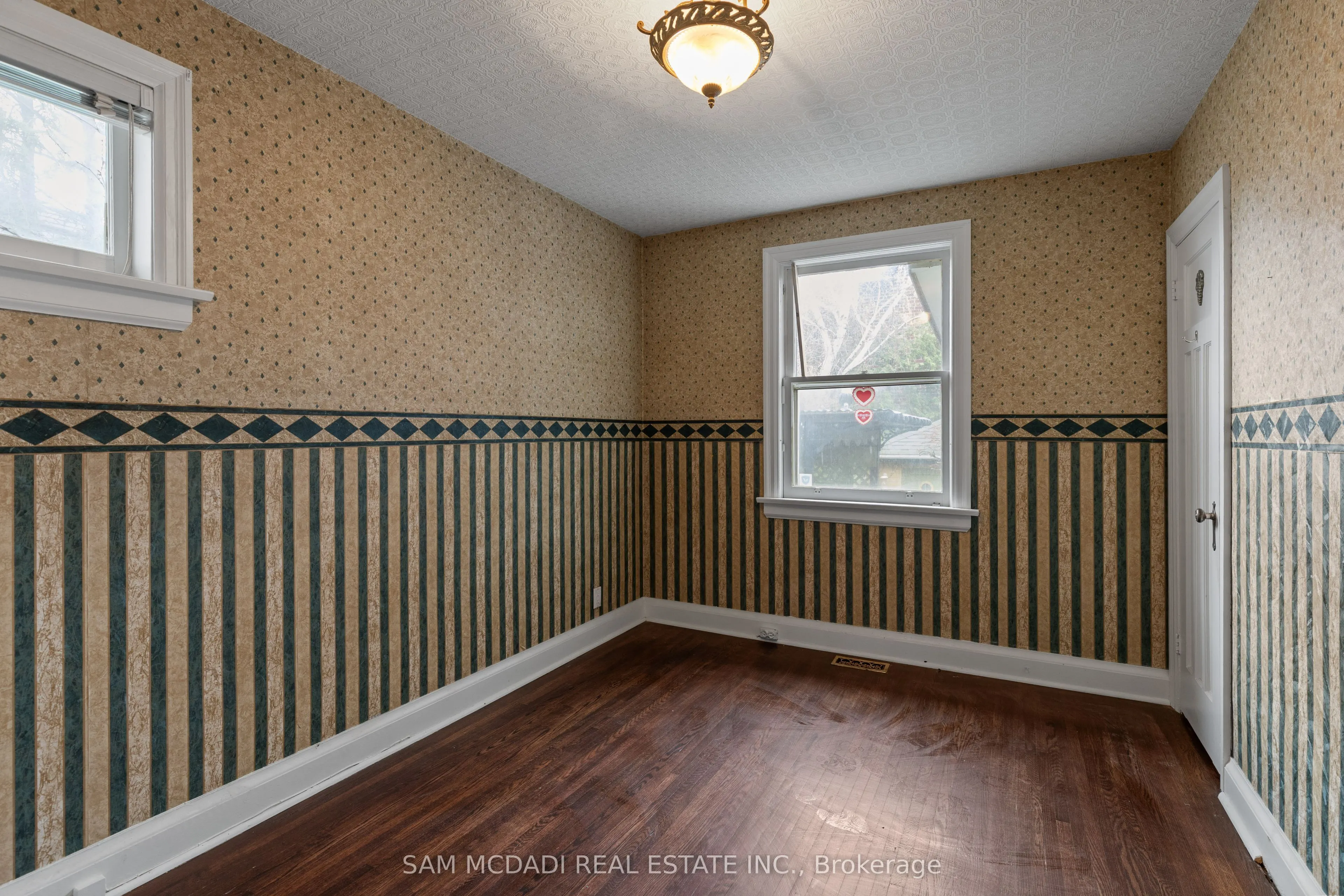 319 Cosburn Avenue