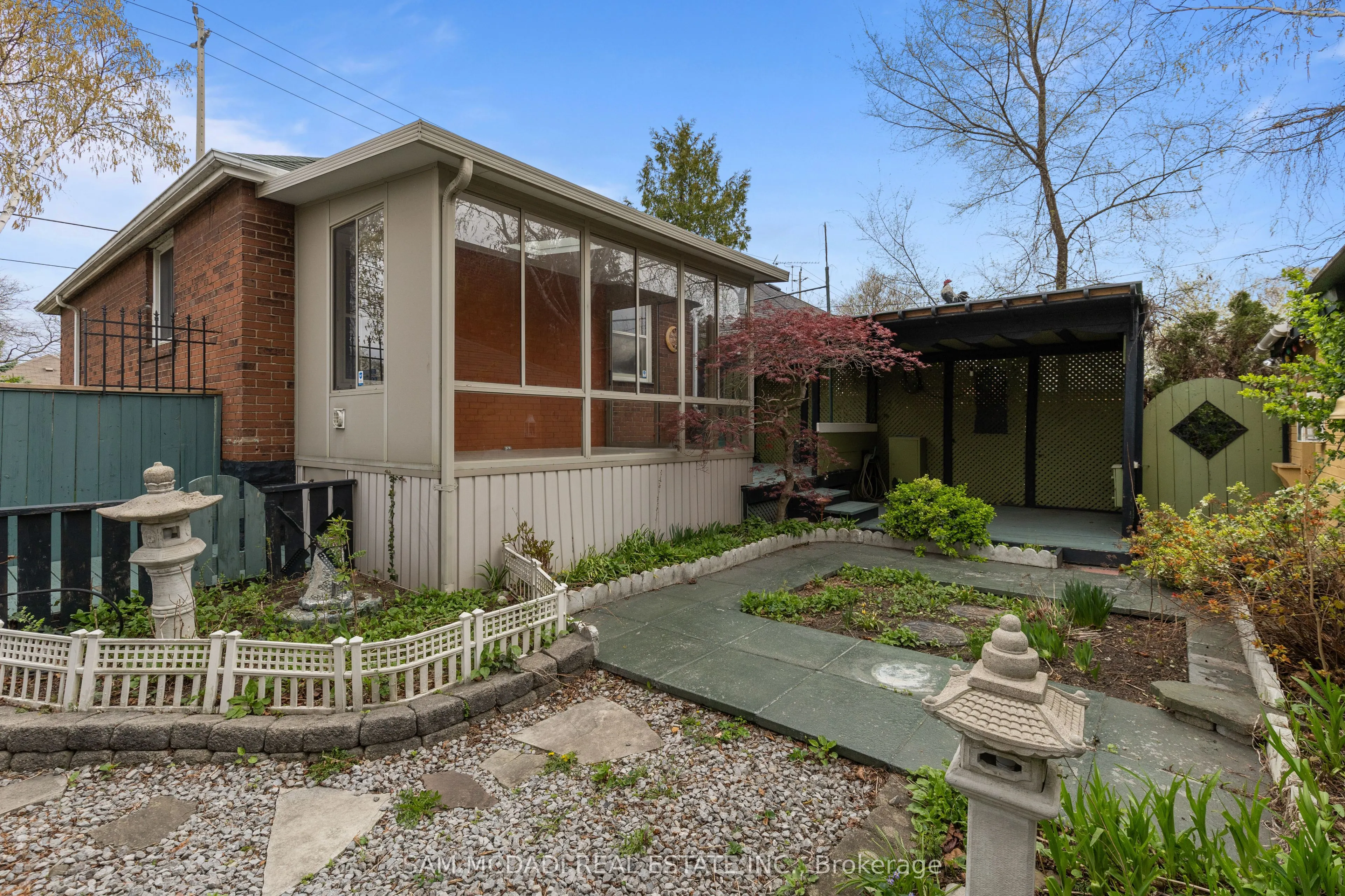 319 Cosburn Avenue