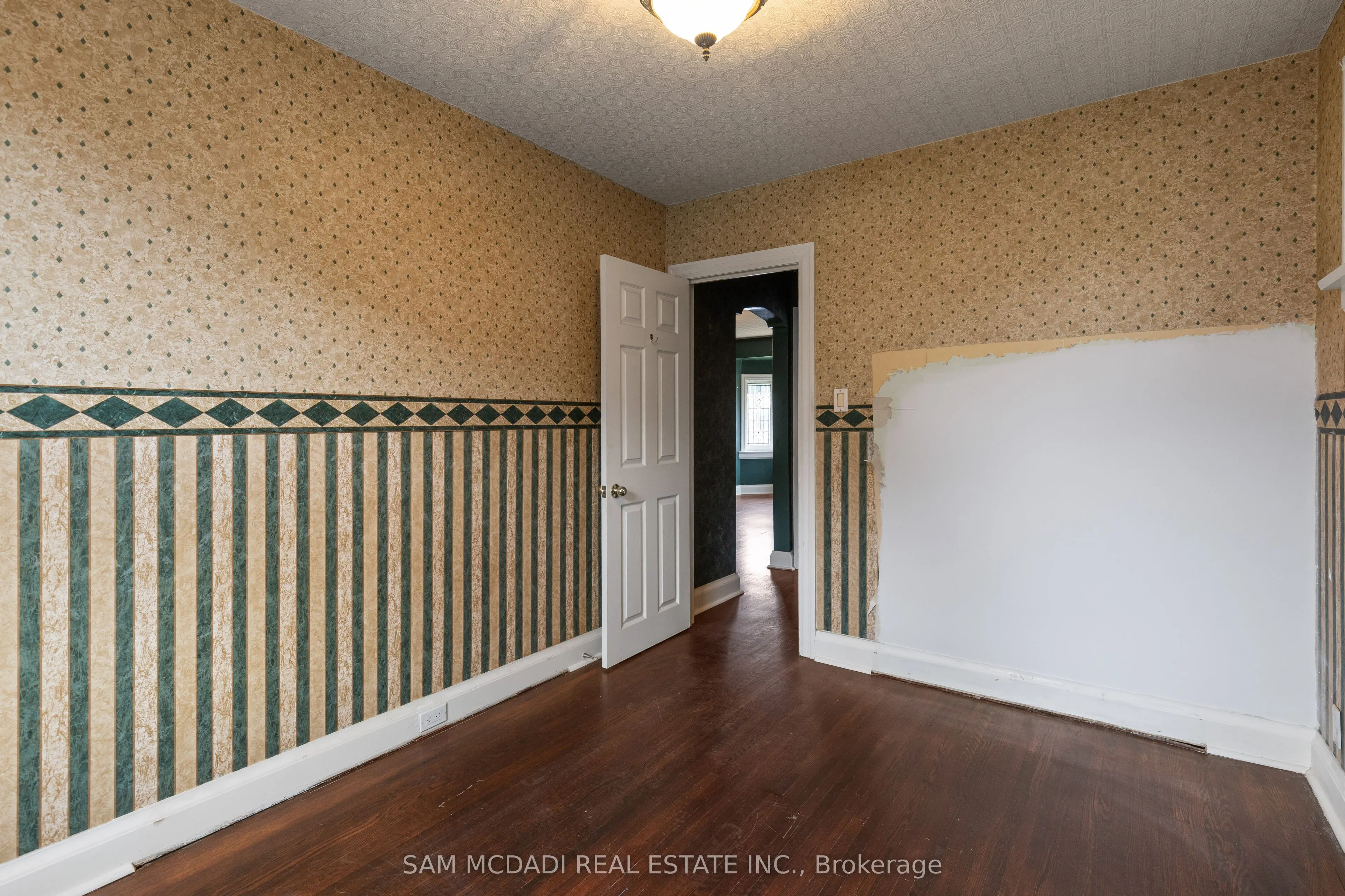319 Cosburn Avenue