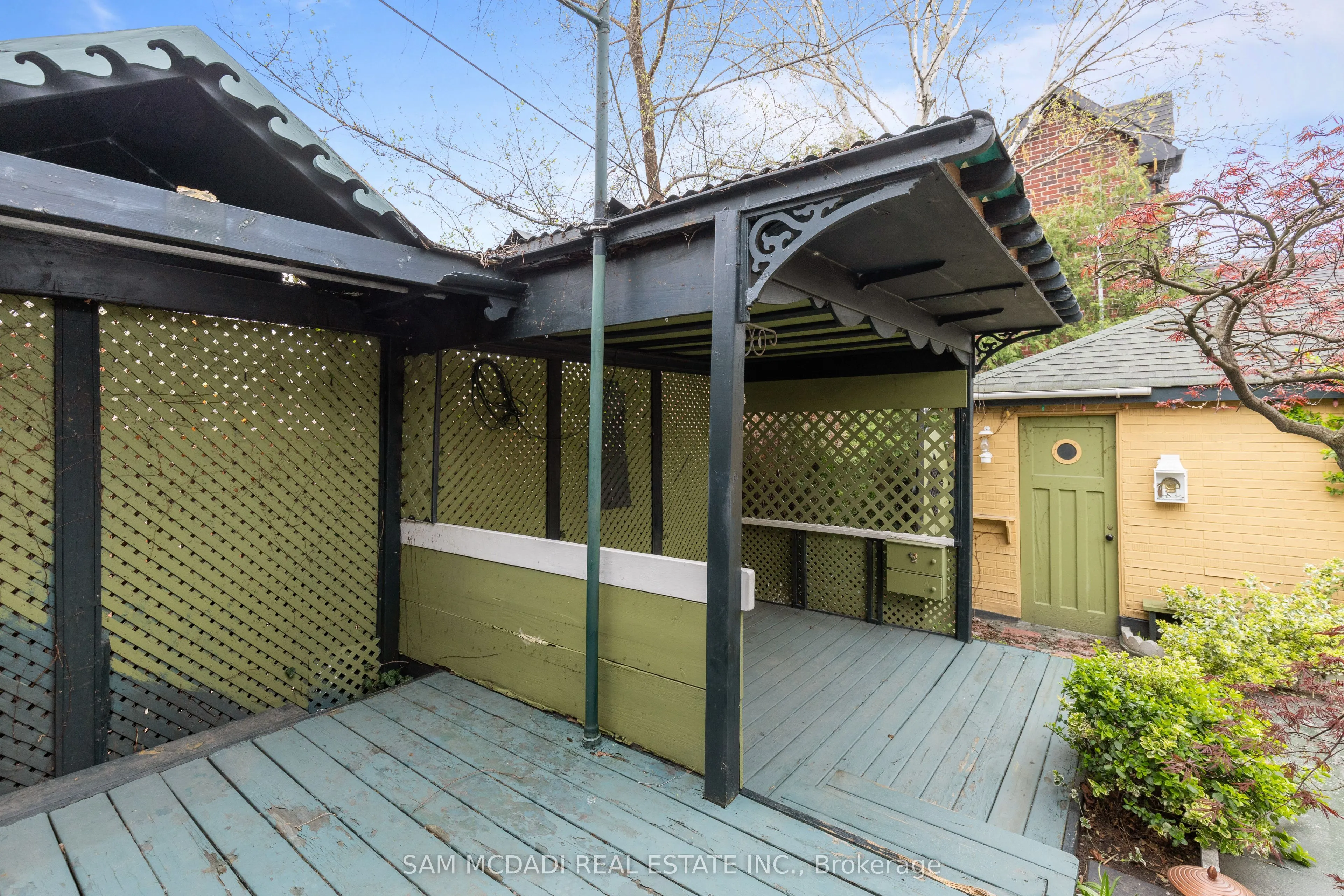 319 Cosburn Avenue