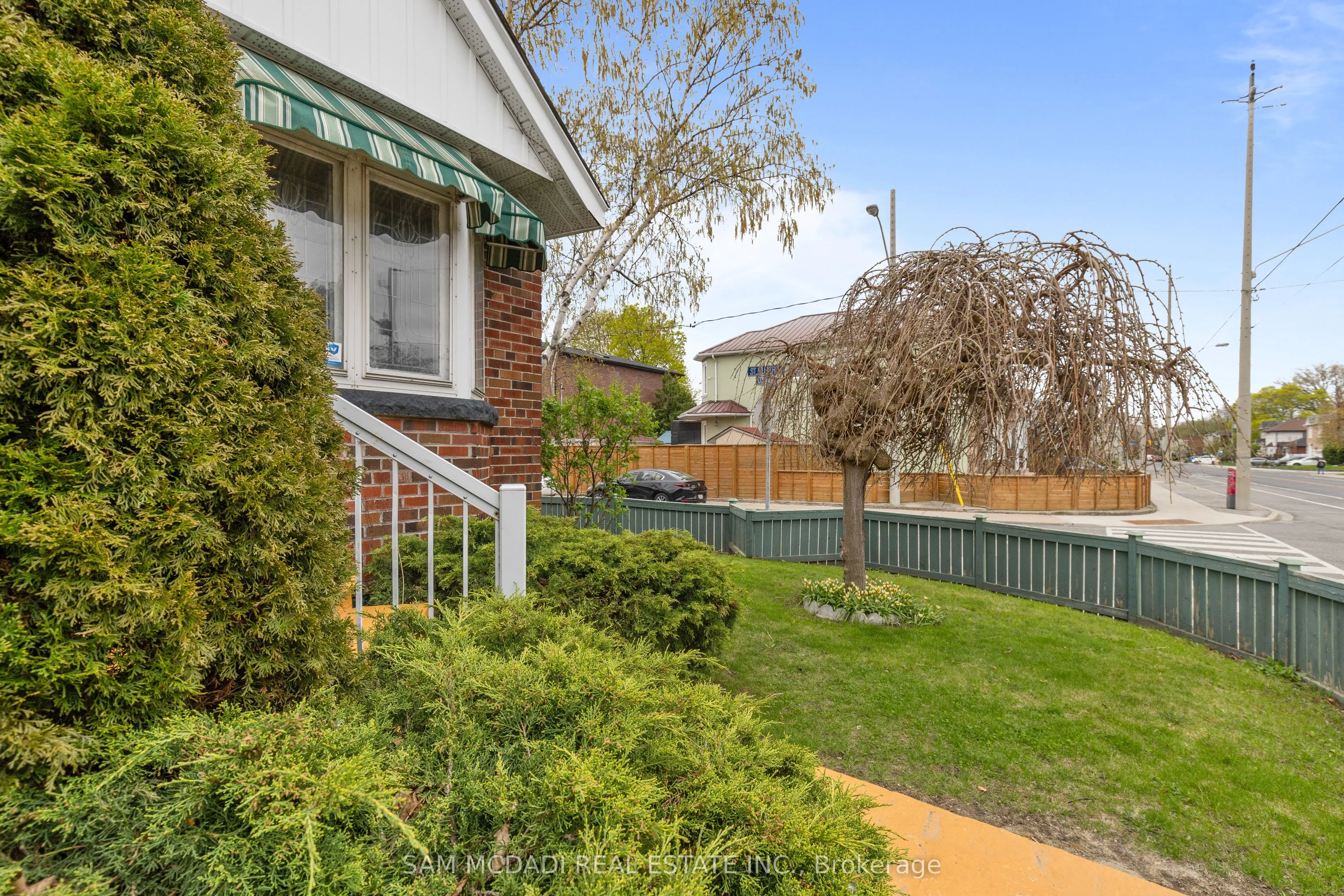 319 Cosburn Avenue