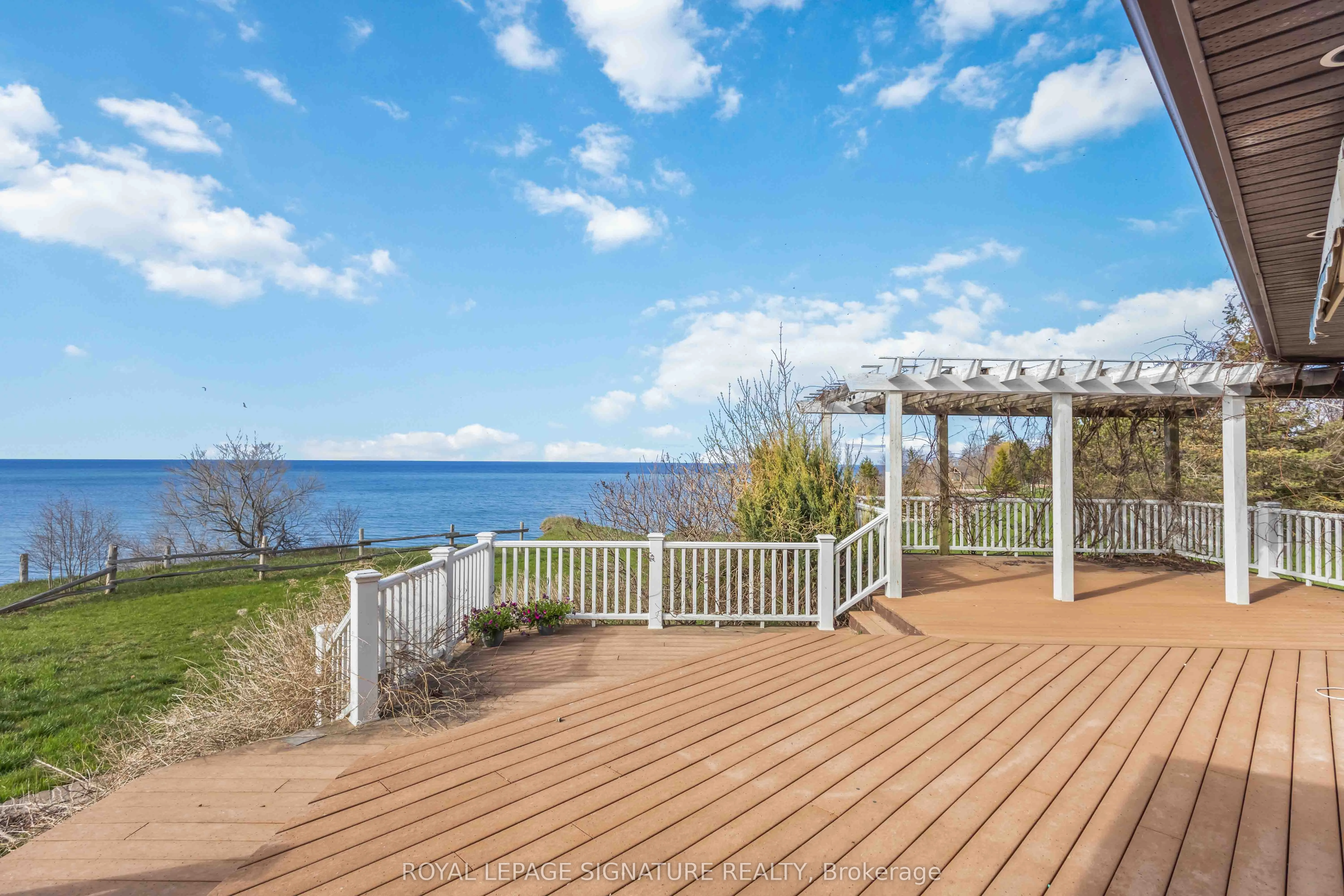 3741 Lakeshore Road E
