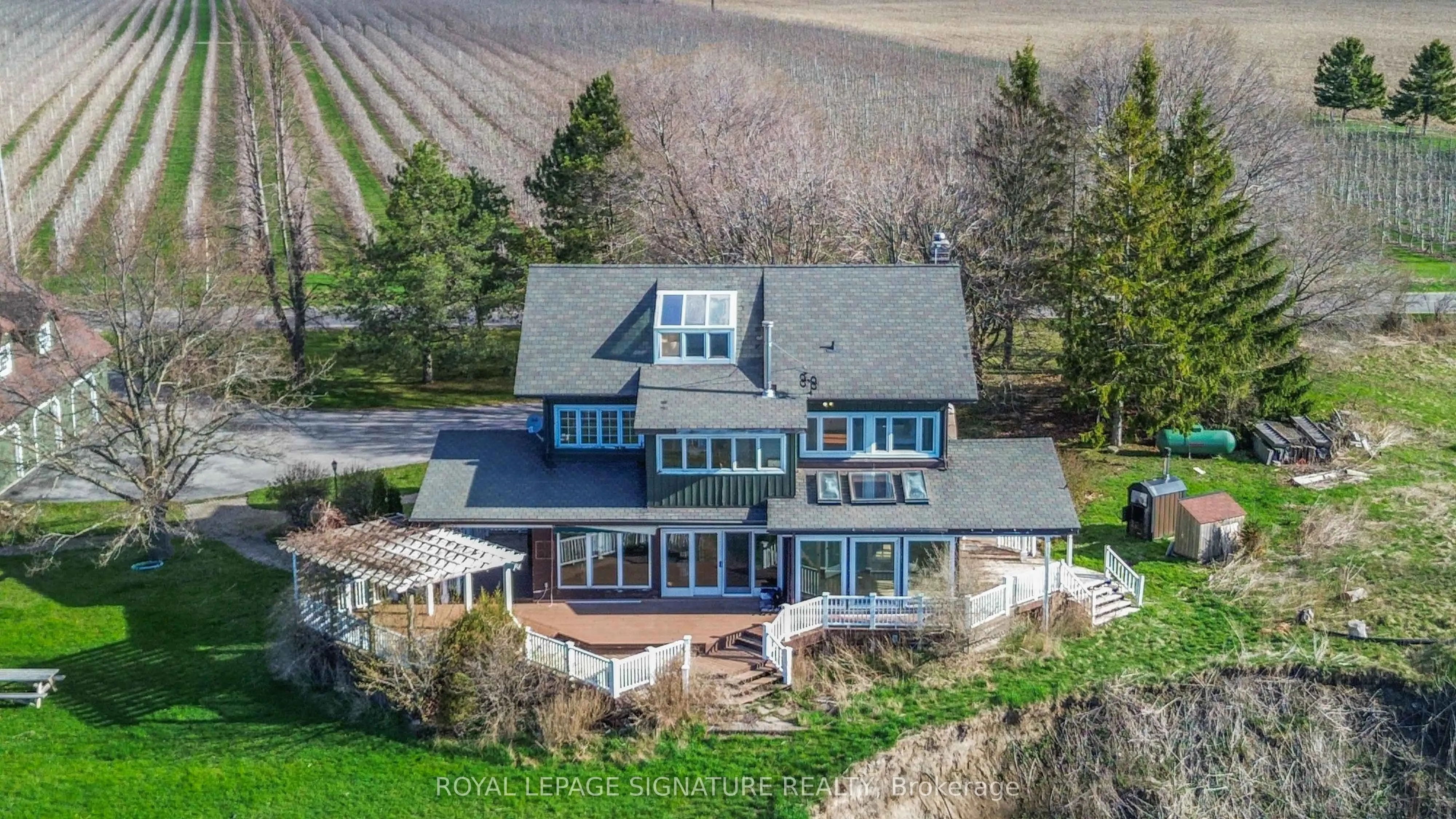 3741 Lakeshore Road E
