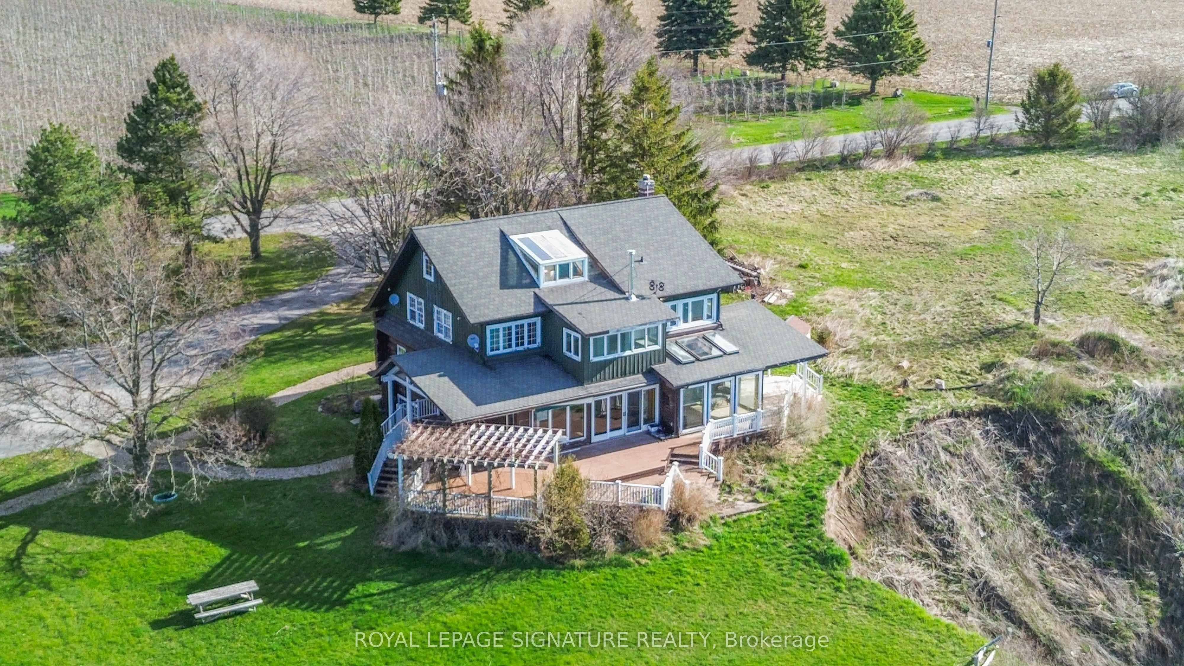 3741 Lakeshore Road E