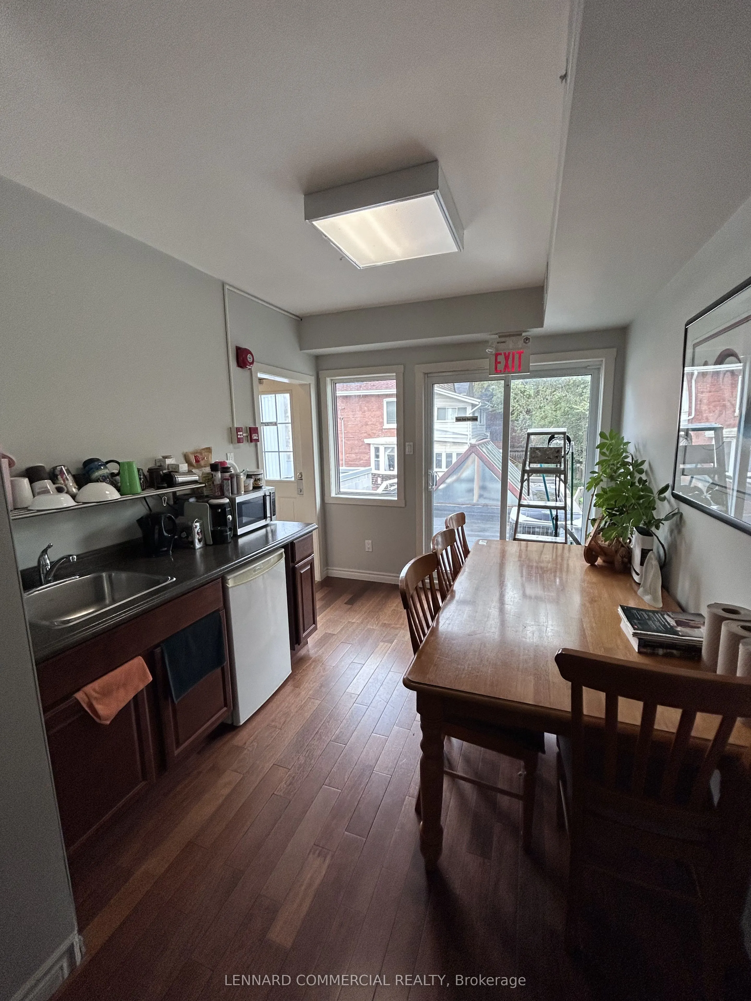 2006 Queen Street E