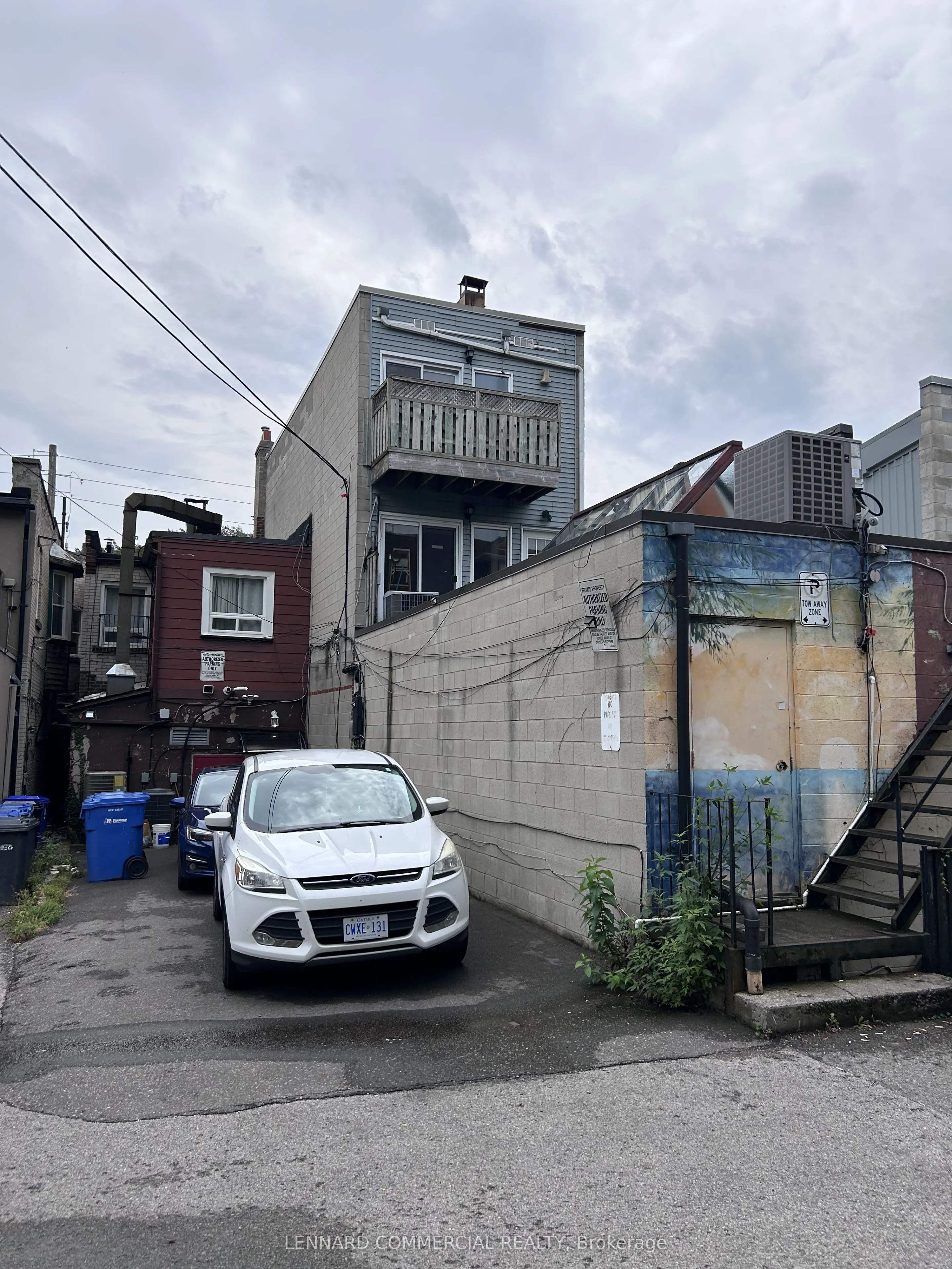 2006 Queen Street E