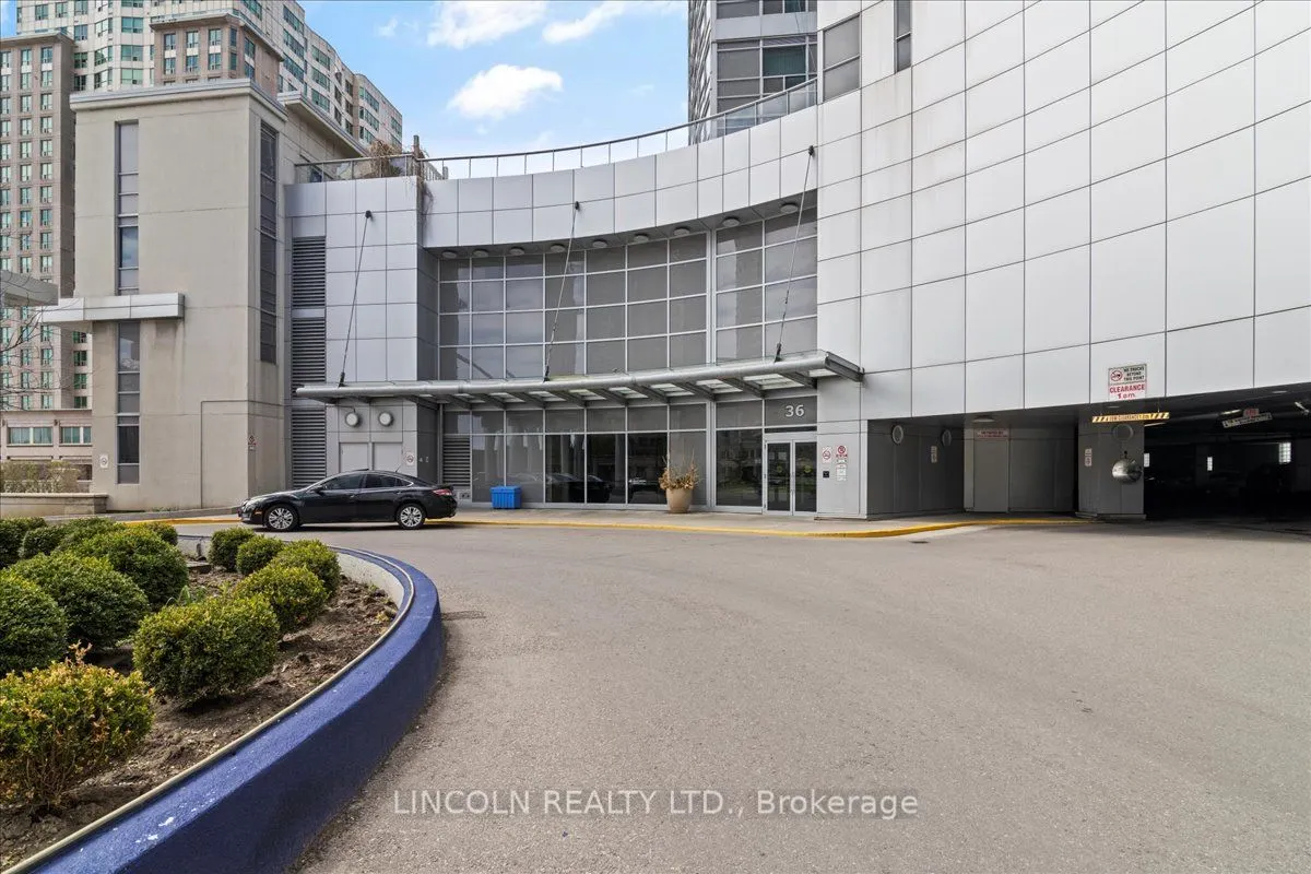 36 Lee Centre Drive, #815