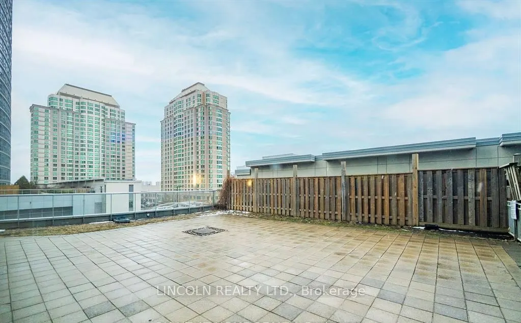 36 Lee Centre Drive, #815