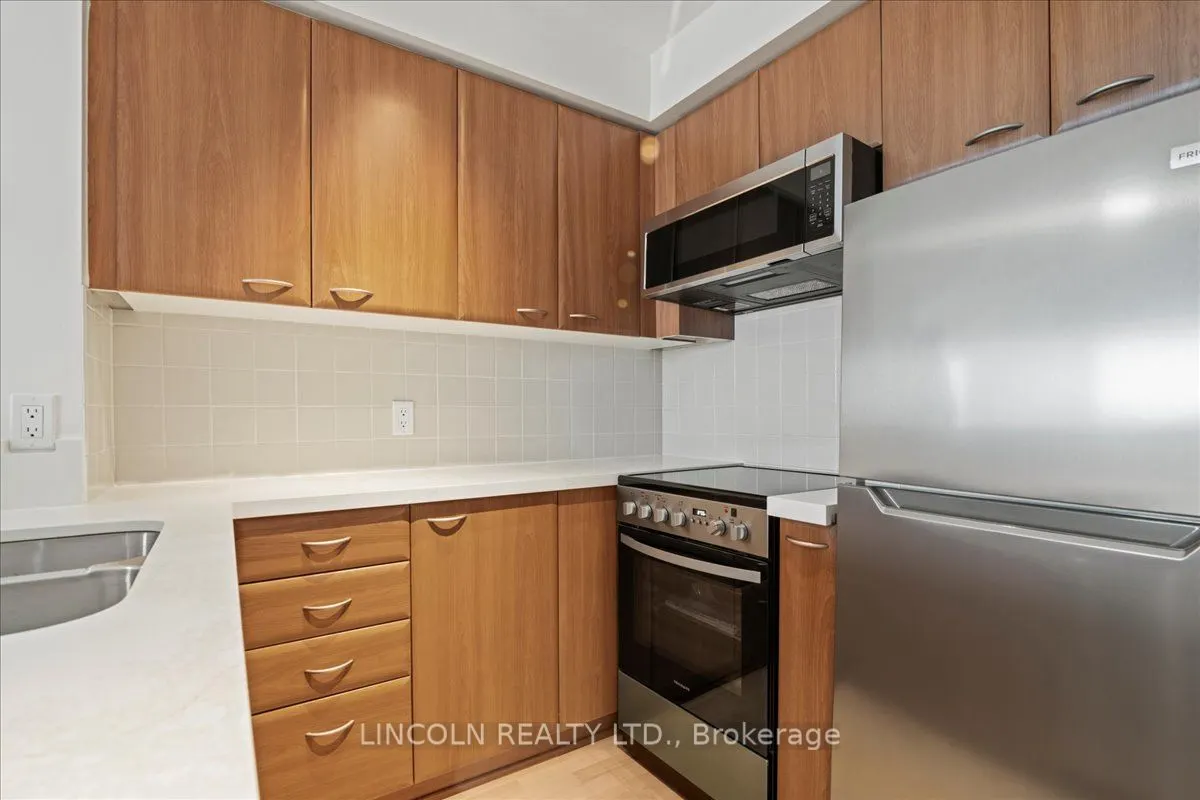 36 Lee Centre Drive, #815