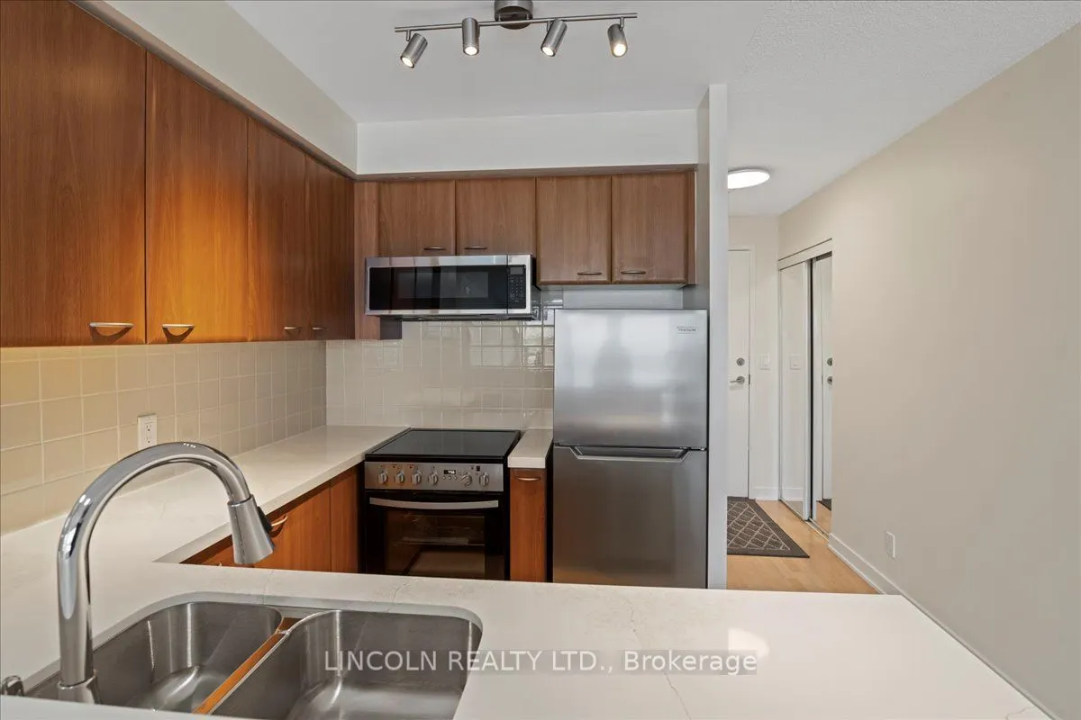 36 Lee Centre Drive, #815