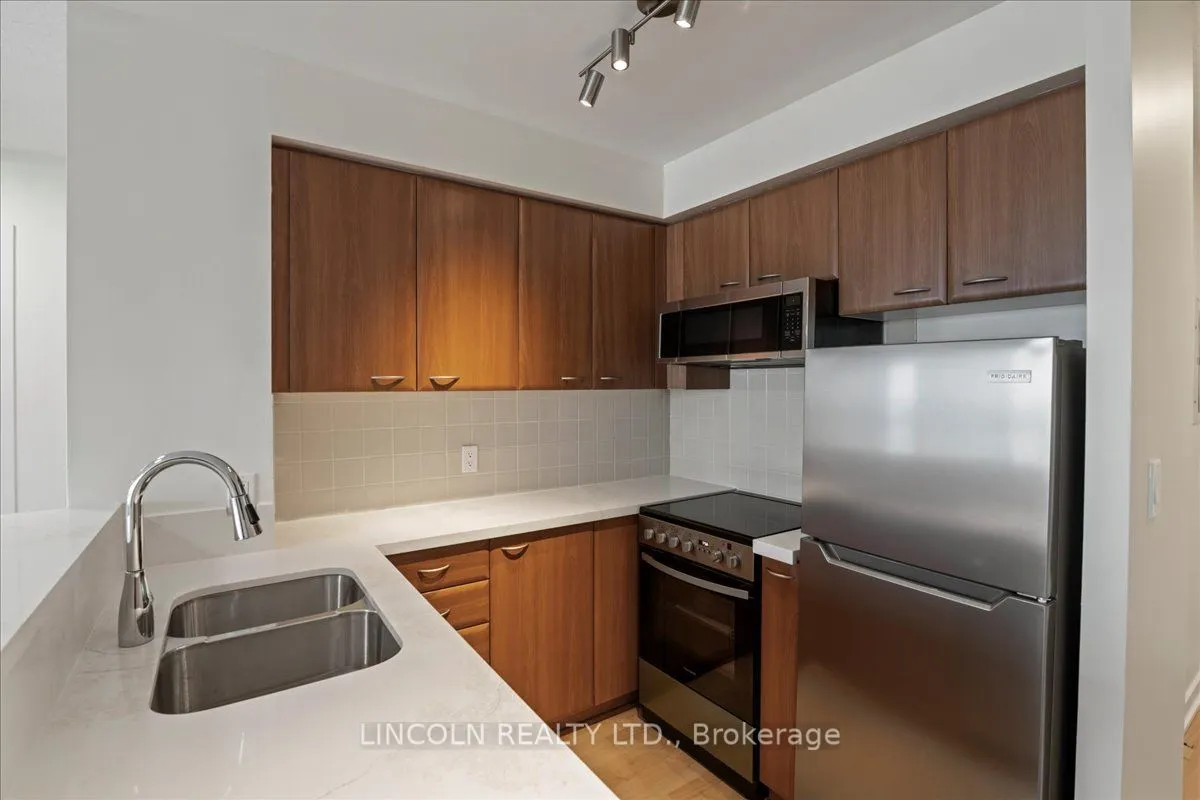 36 Lee Centre Drive, #815
