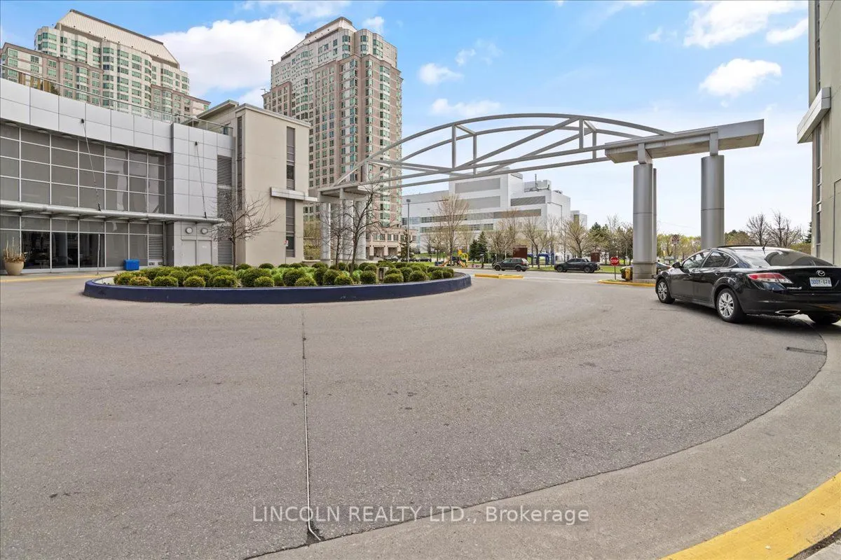 36 Lee Centre Drive, #815