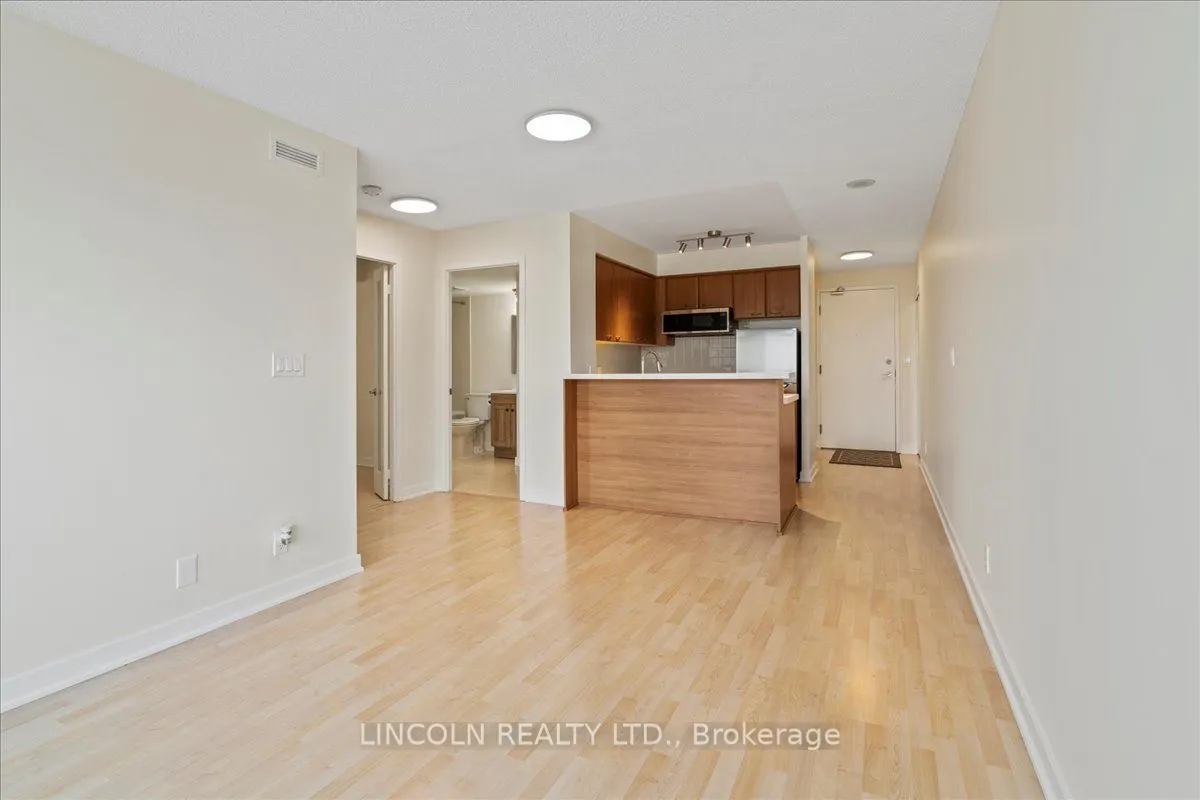 36 Lee Centre Drive, #815
