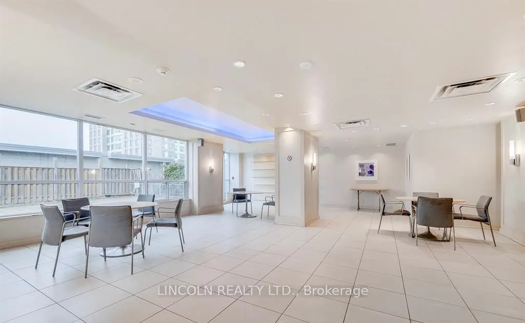 36 Lee Centre Drive, #815