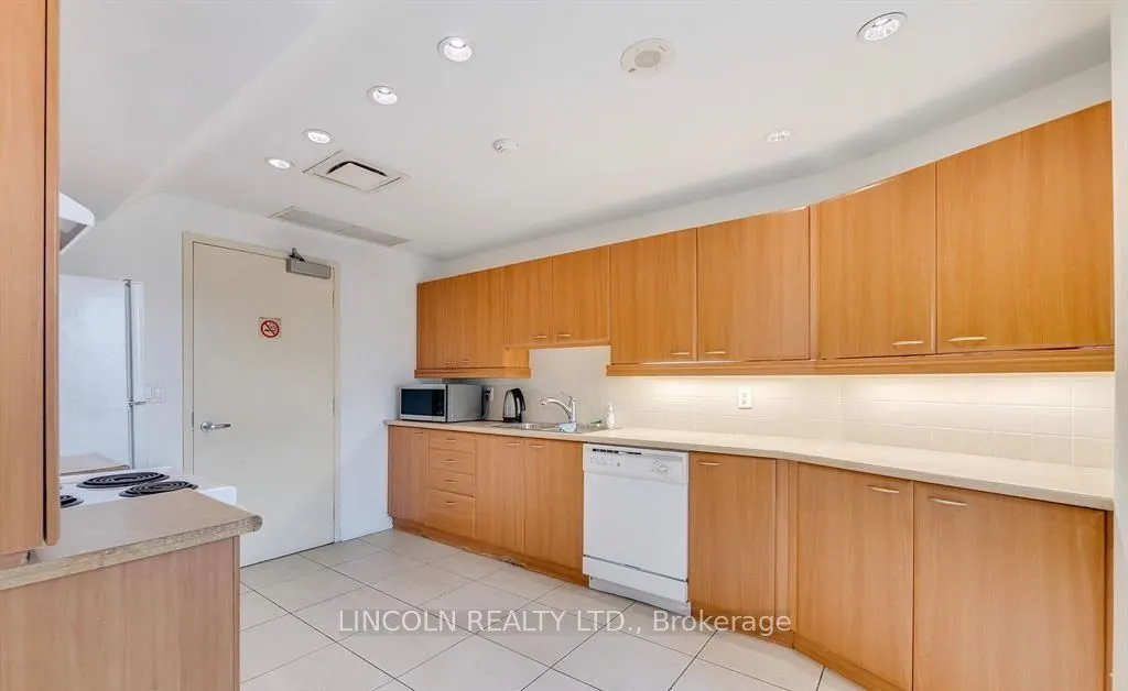 36 Lee Centre Drive, #815