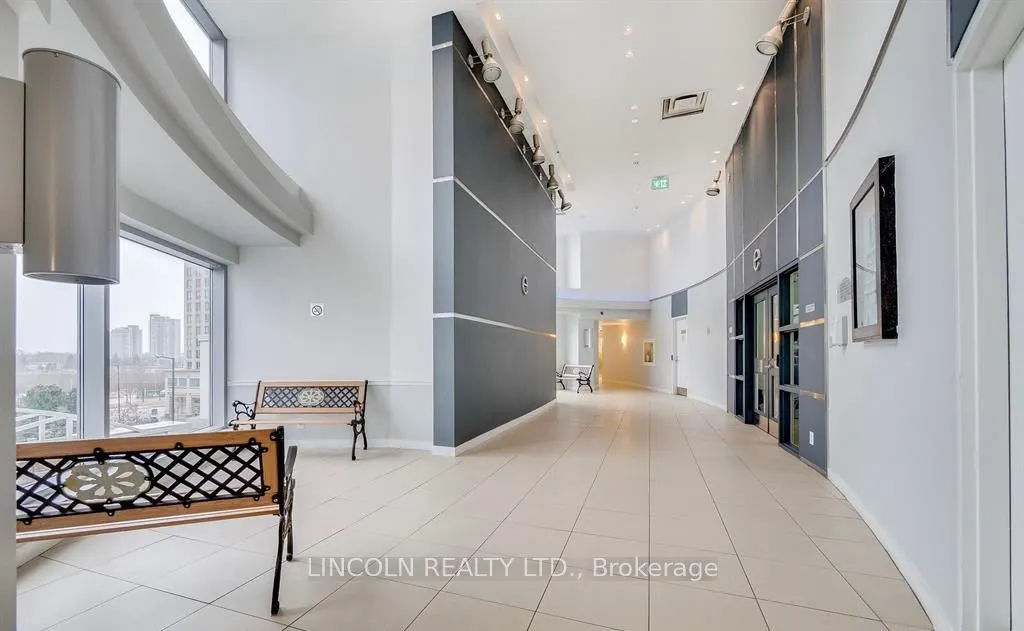 36 Lee Centre Drive, #815