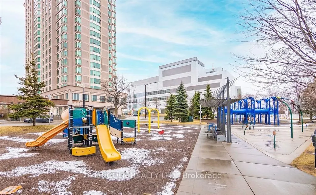 36 Lee Centre Drive, #815