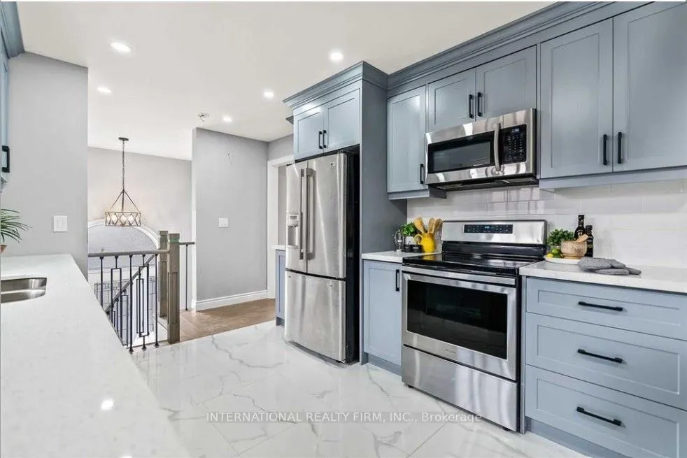 112 Mcfeeters Crescent