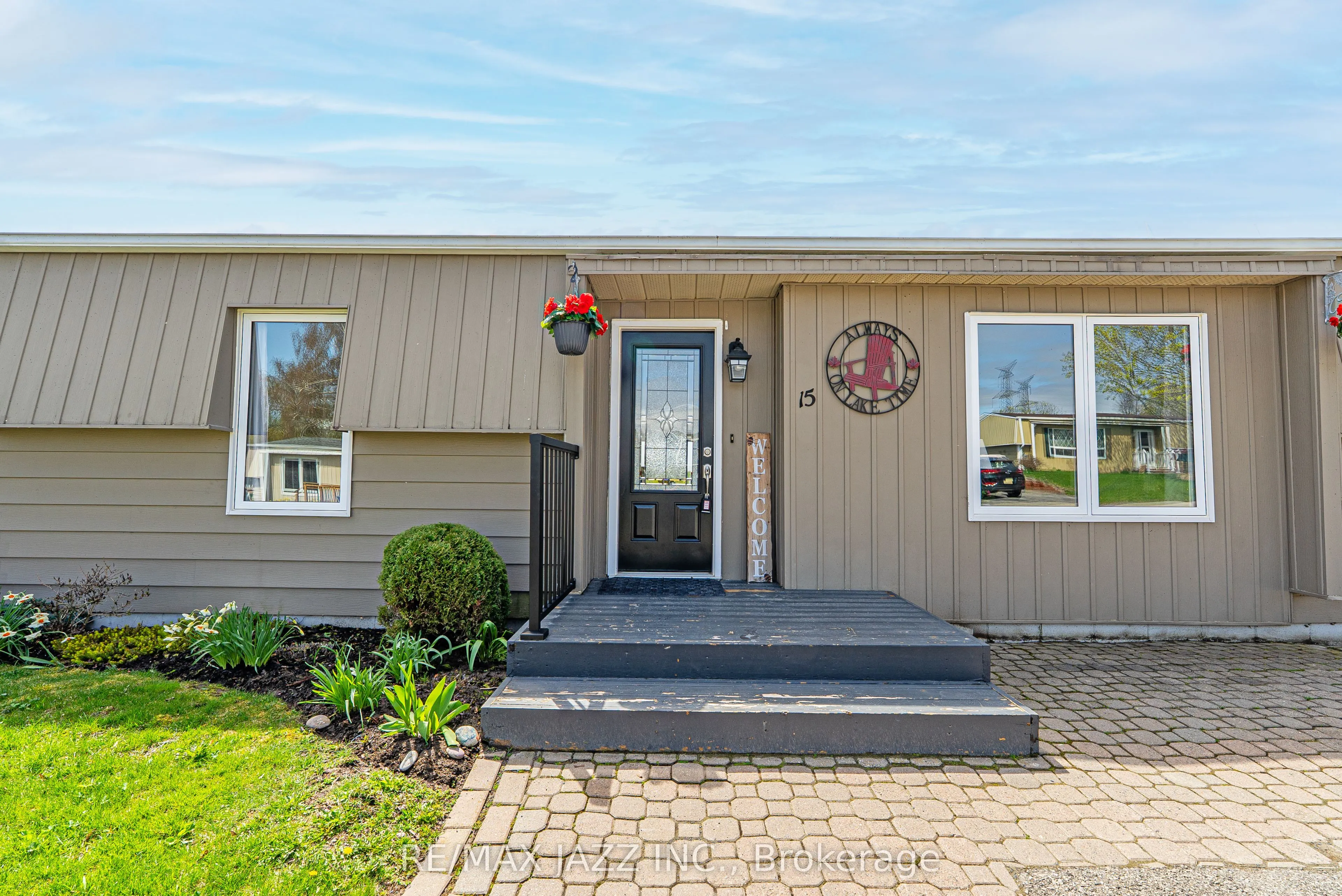 15 Bluffs Road
