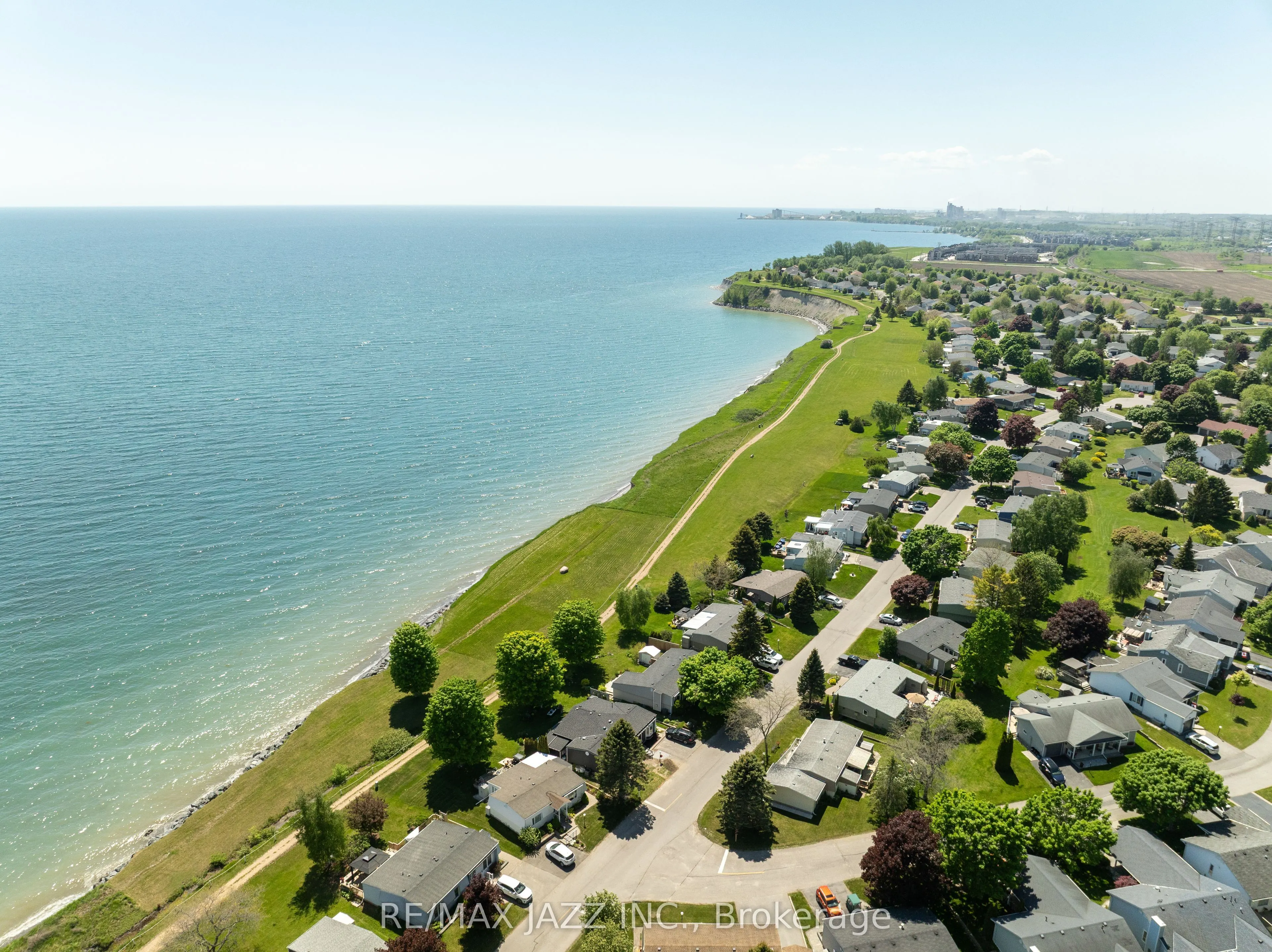 15 Bluffs Road