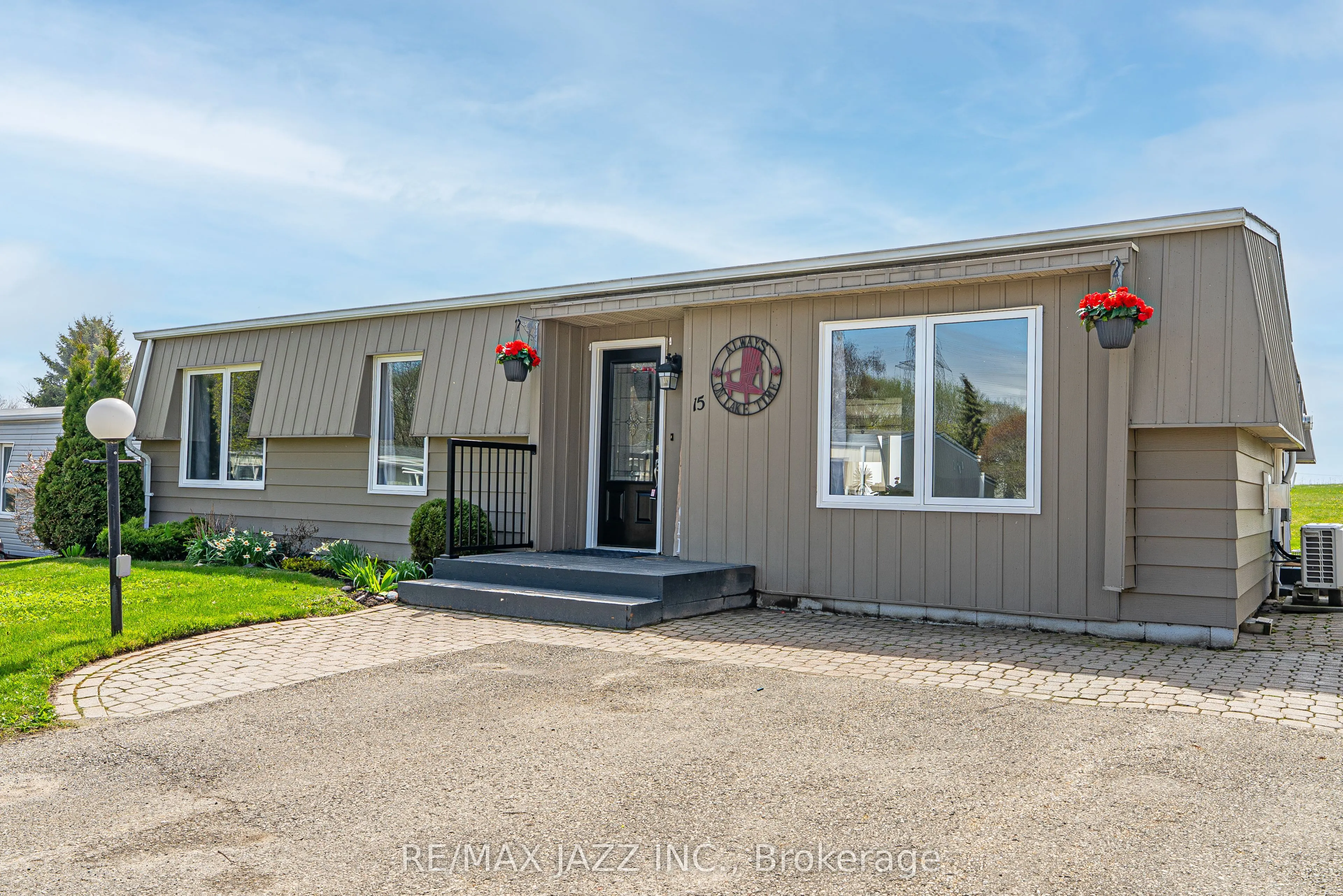 15 Bluffs Road
