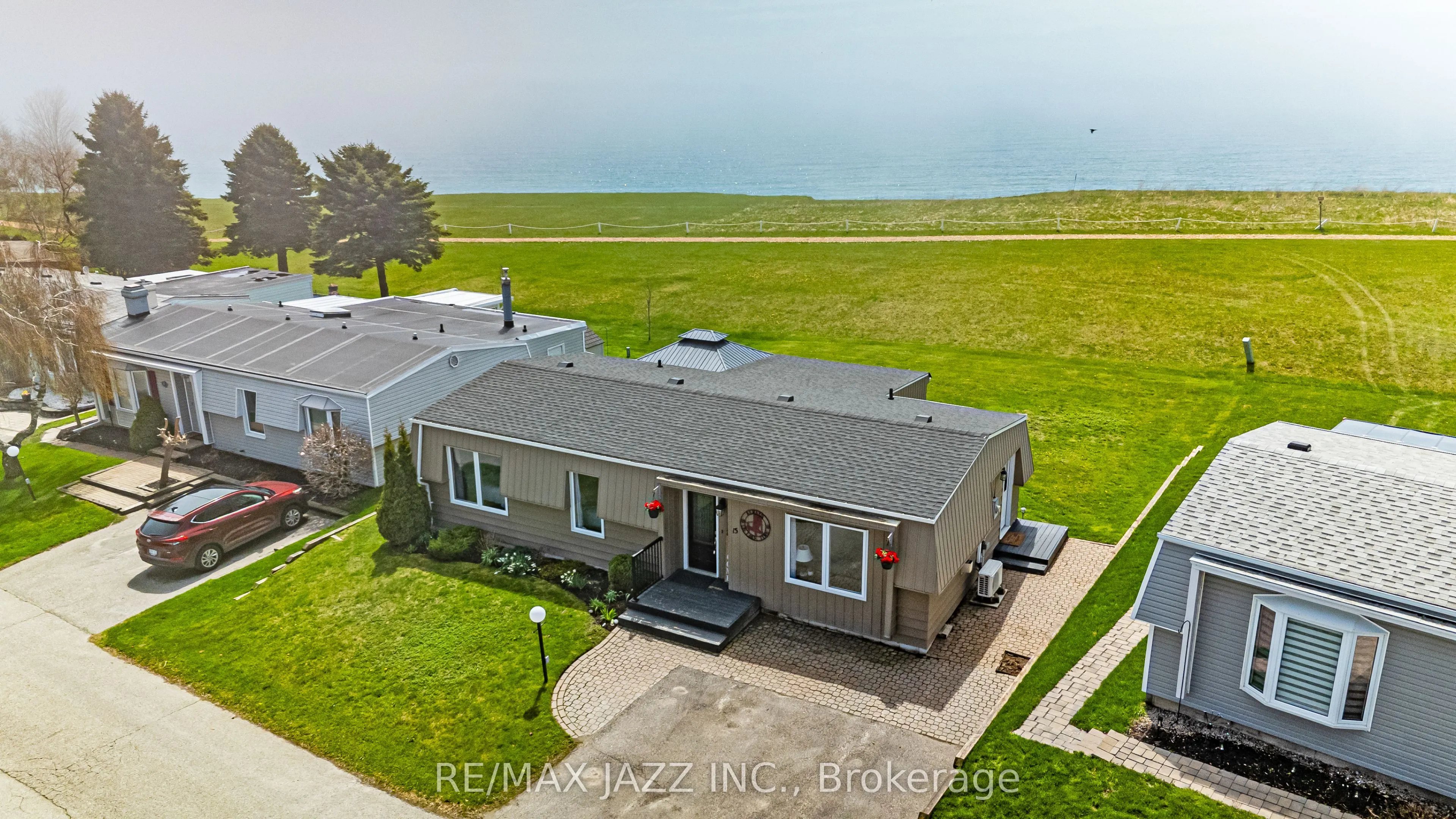 15 Bluffs Road