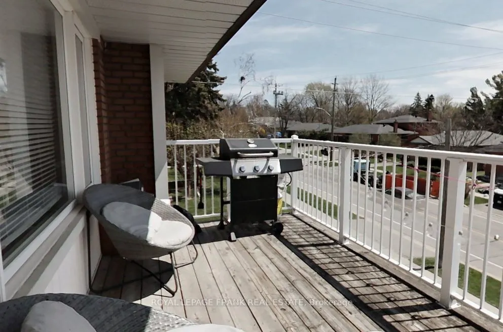 706 Dunlop Street W