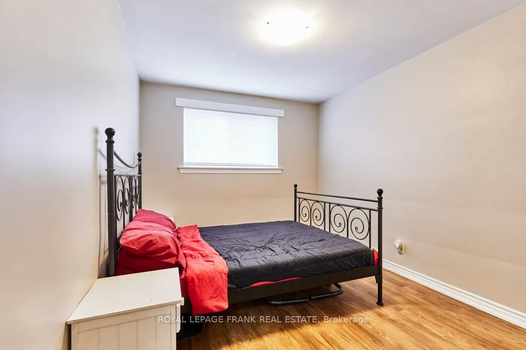 706 Dunlop Street W