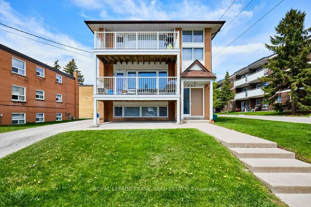 706 Dunlop Street W