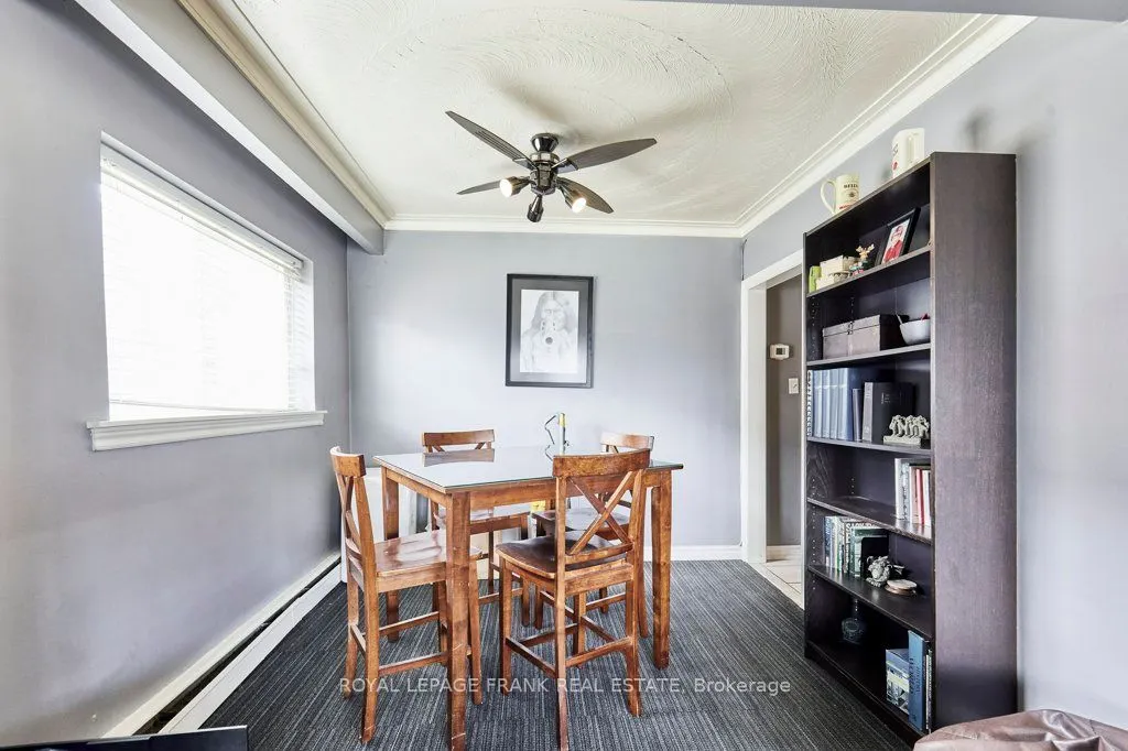 706 Dunlop Street W