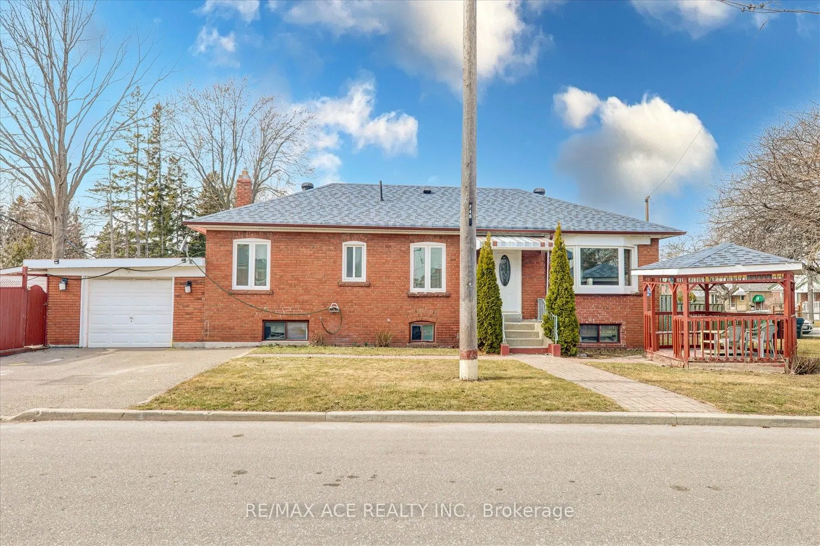 40 Lombardy Crescent