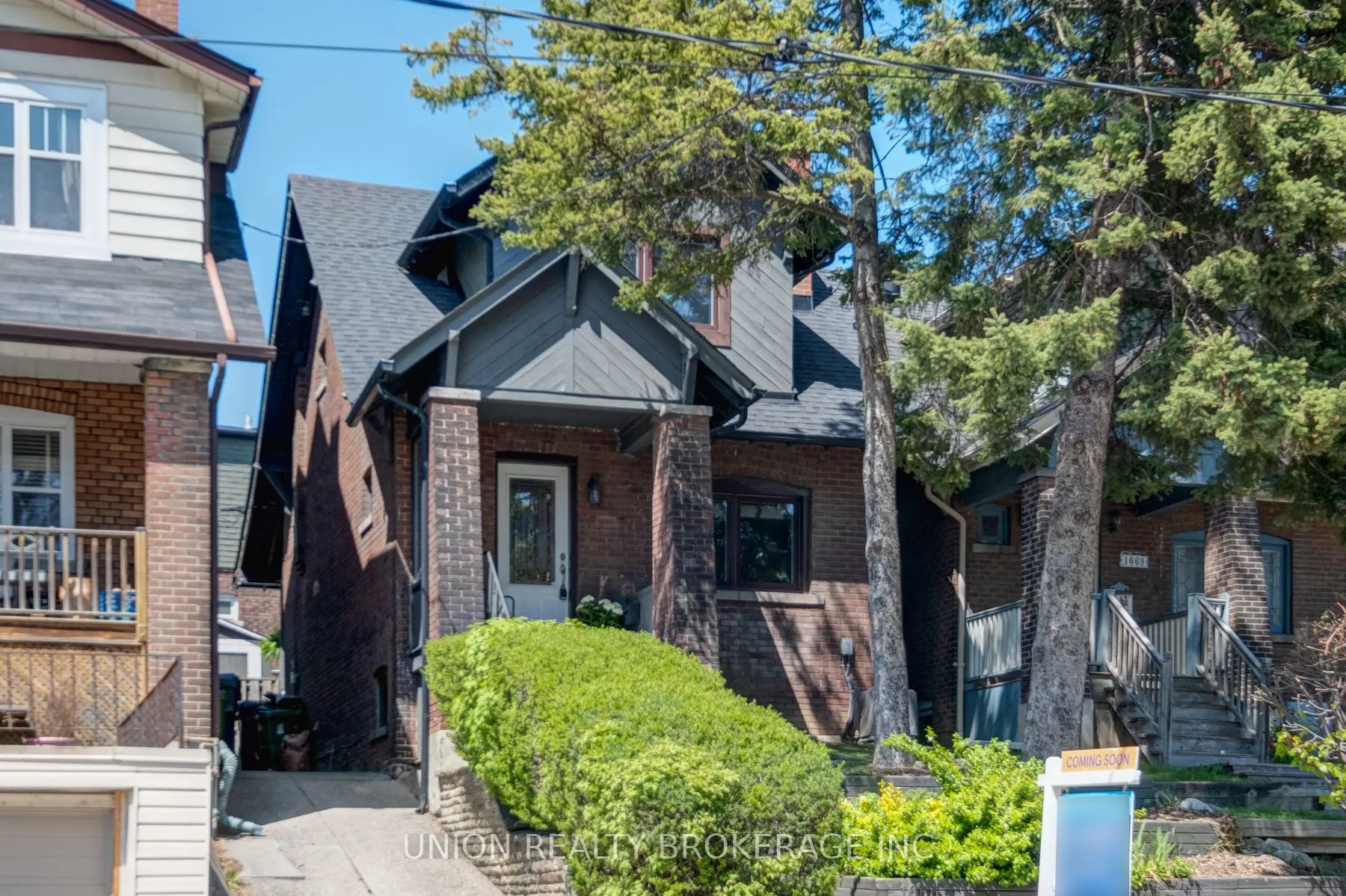 1666 Gerrard Street E