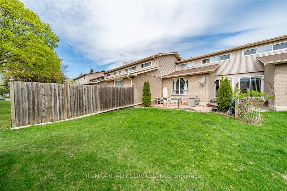 1133 Ritson Road N, #108