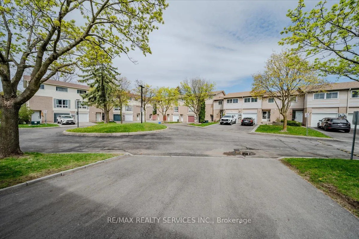 1133 Ritson Road N, #108