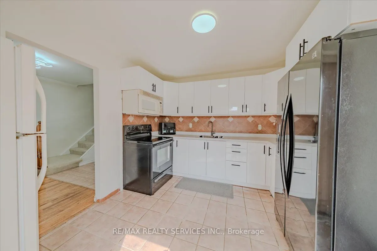 1133 Ritson Road N, #108