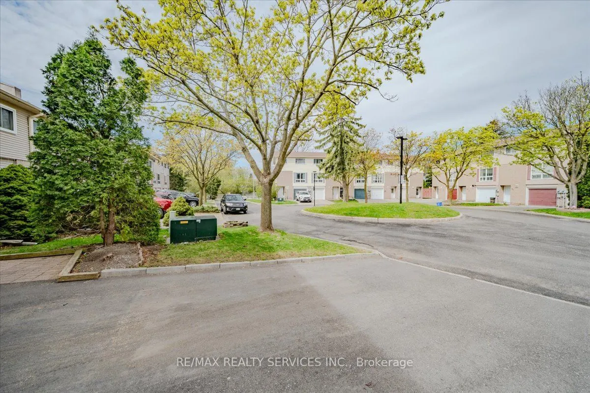 1133 Ritson Road N, #108