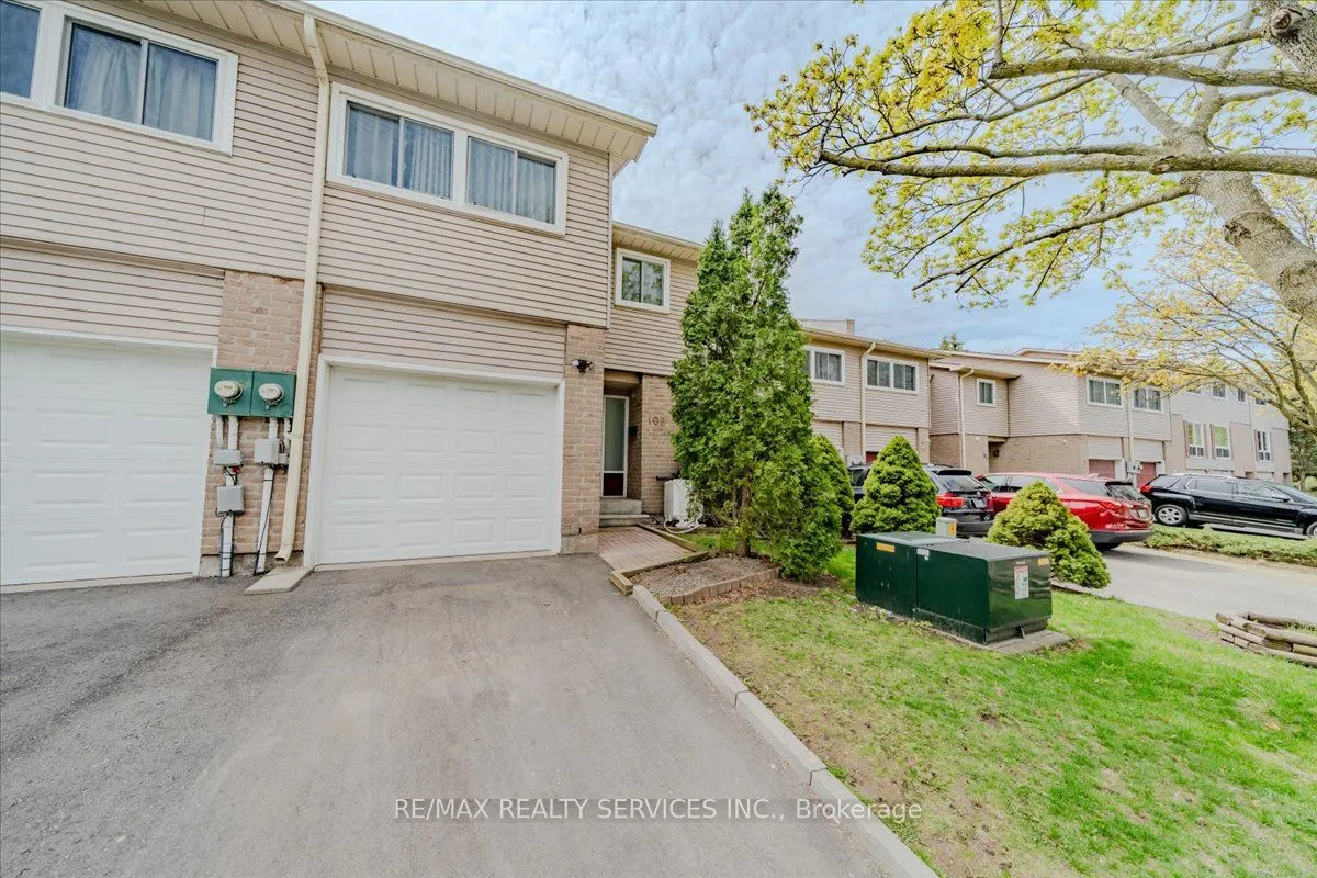 1133 Ritson Road N, #108