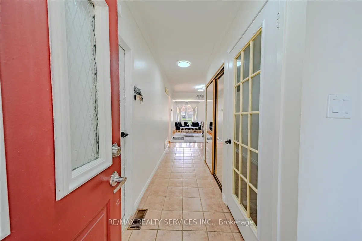1133 Ritson Road N, #108