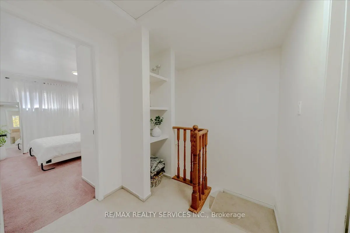 1133 Ritson Road N, #108