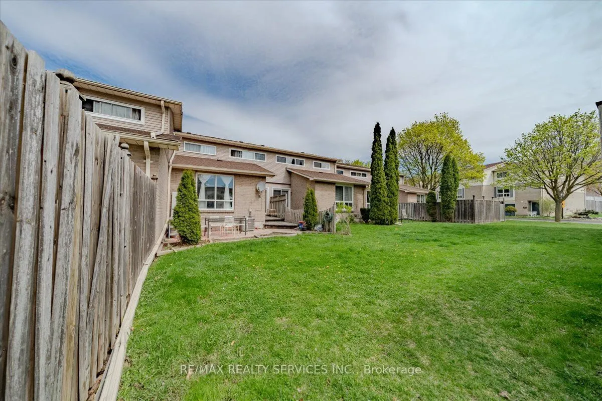 1133 Ritson Road N, #108