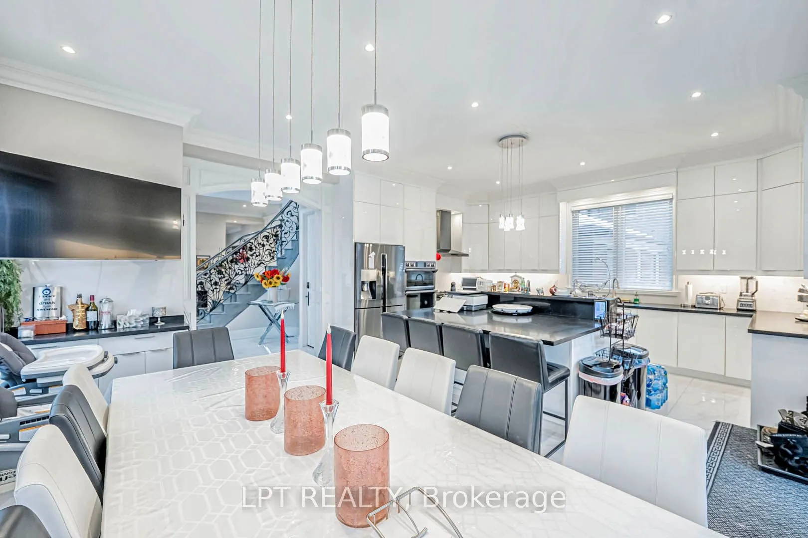 386 Kennedy Road