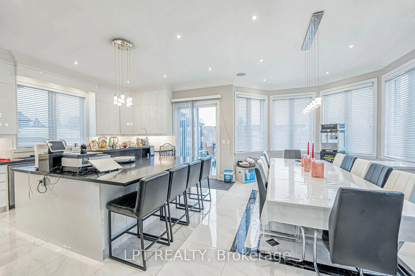 386 Kennedy Road