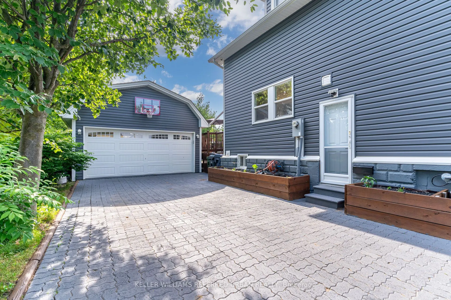 20 Payzac Avenue