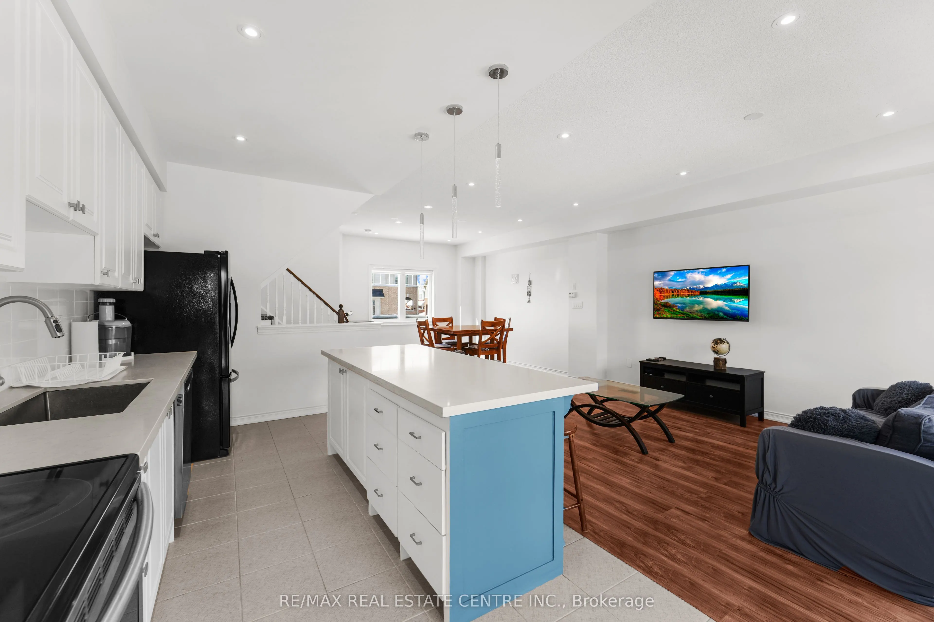 17 Devineridge Avenue