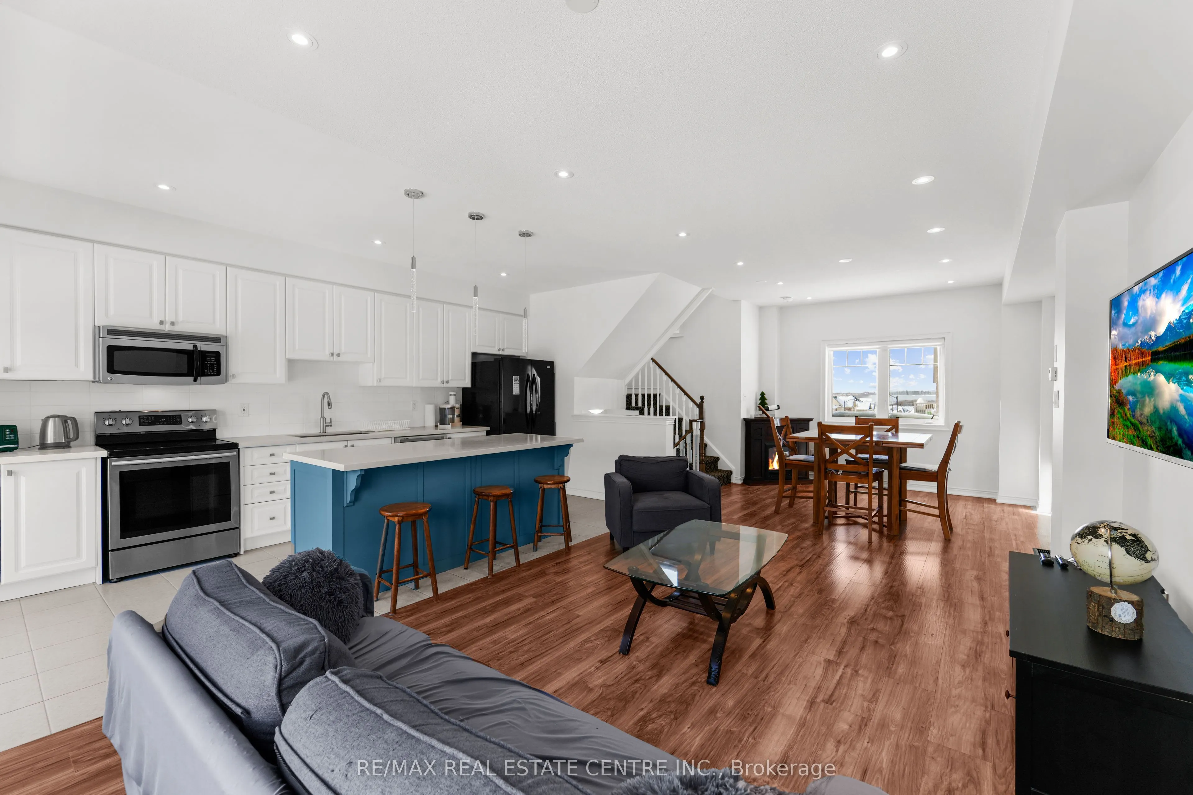 17 Devineridge Avenue