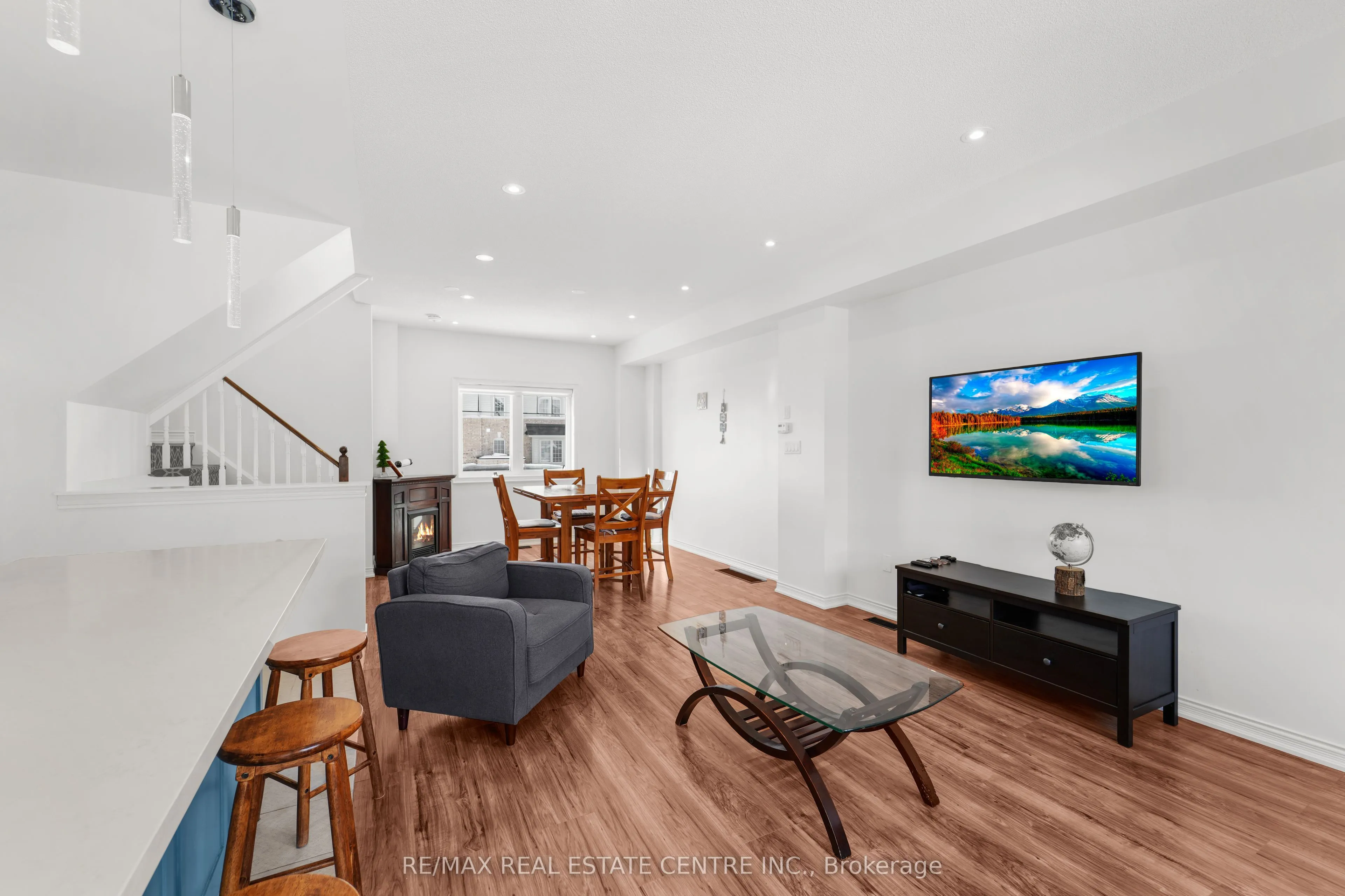 17 Devineridge Avenue