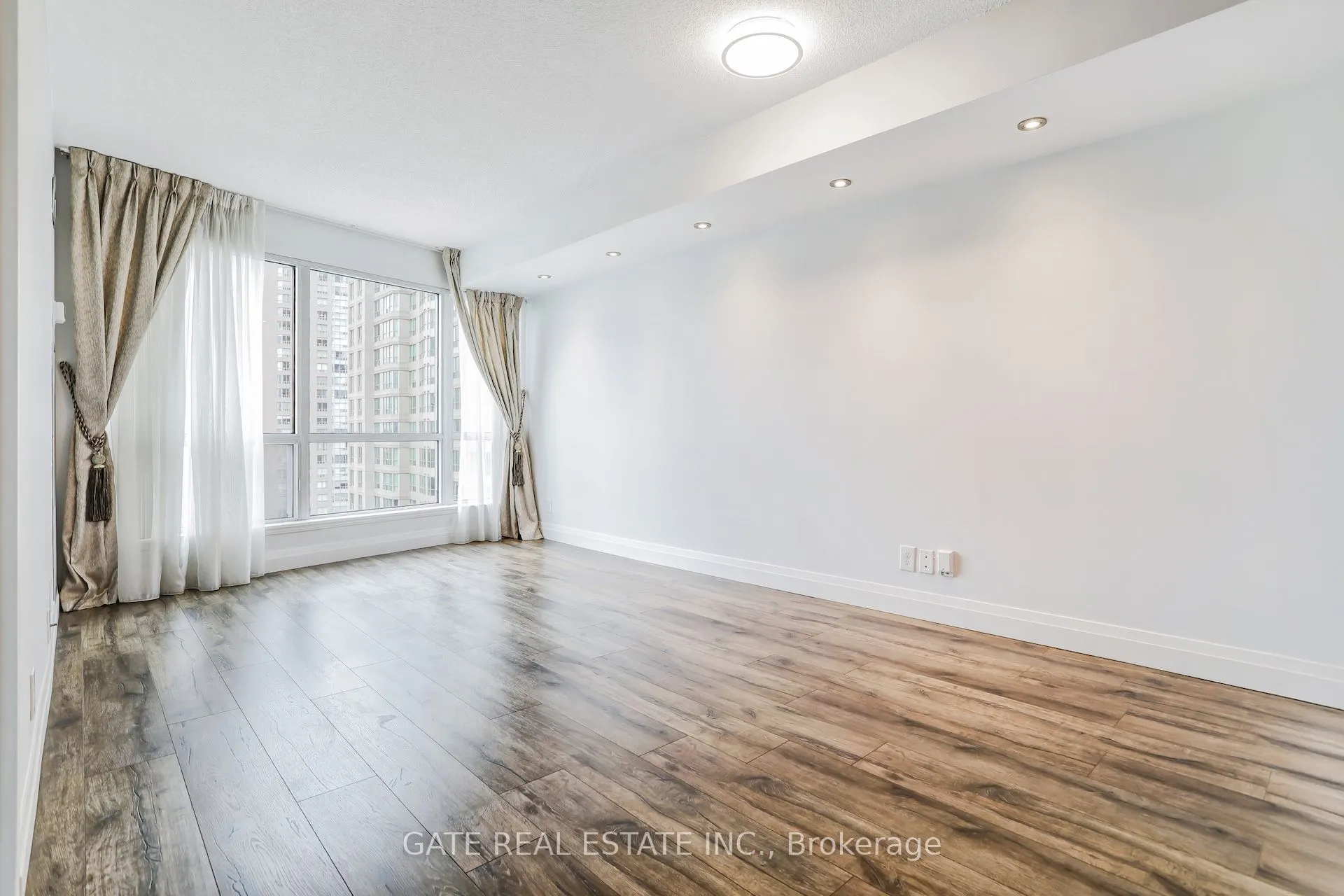 8 Lee Centre Drive #1111