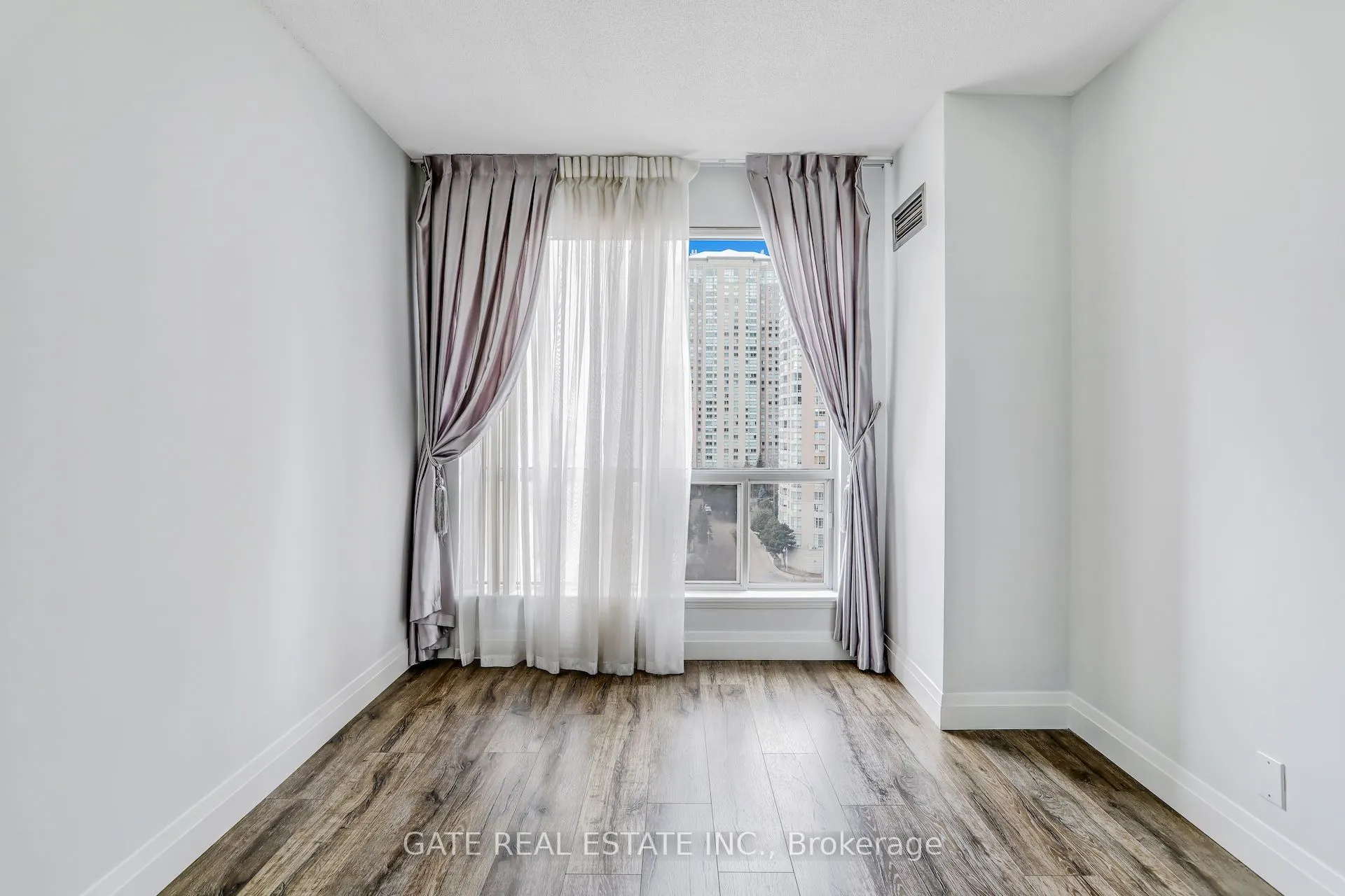 8 Lee Centre Drive #1111